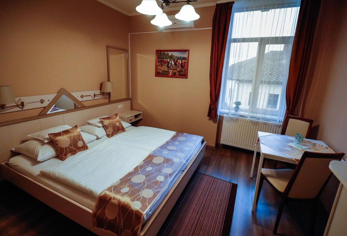 Double or Twin Room photo 2