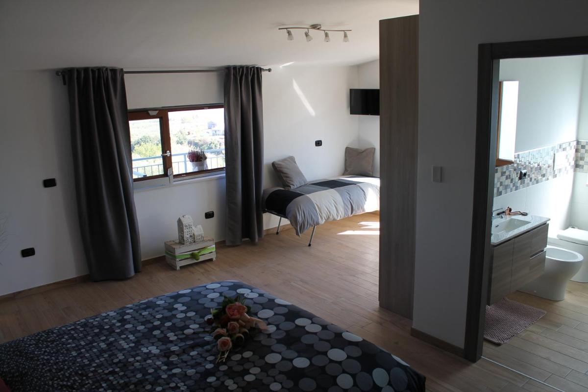 Quadruple Room with Private Bathroom photo 3