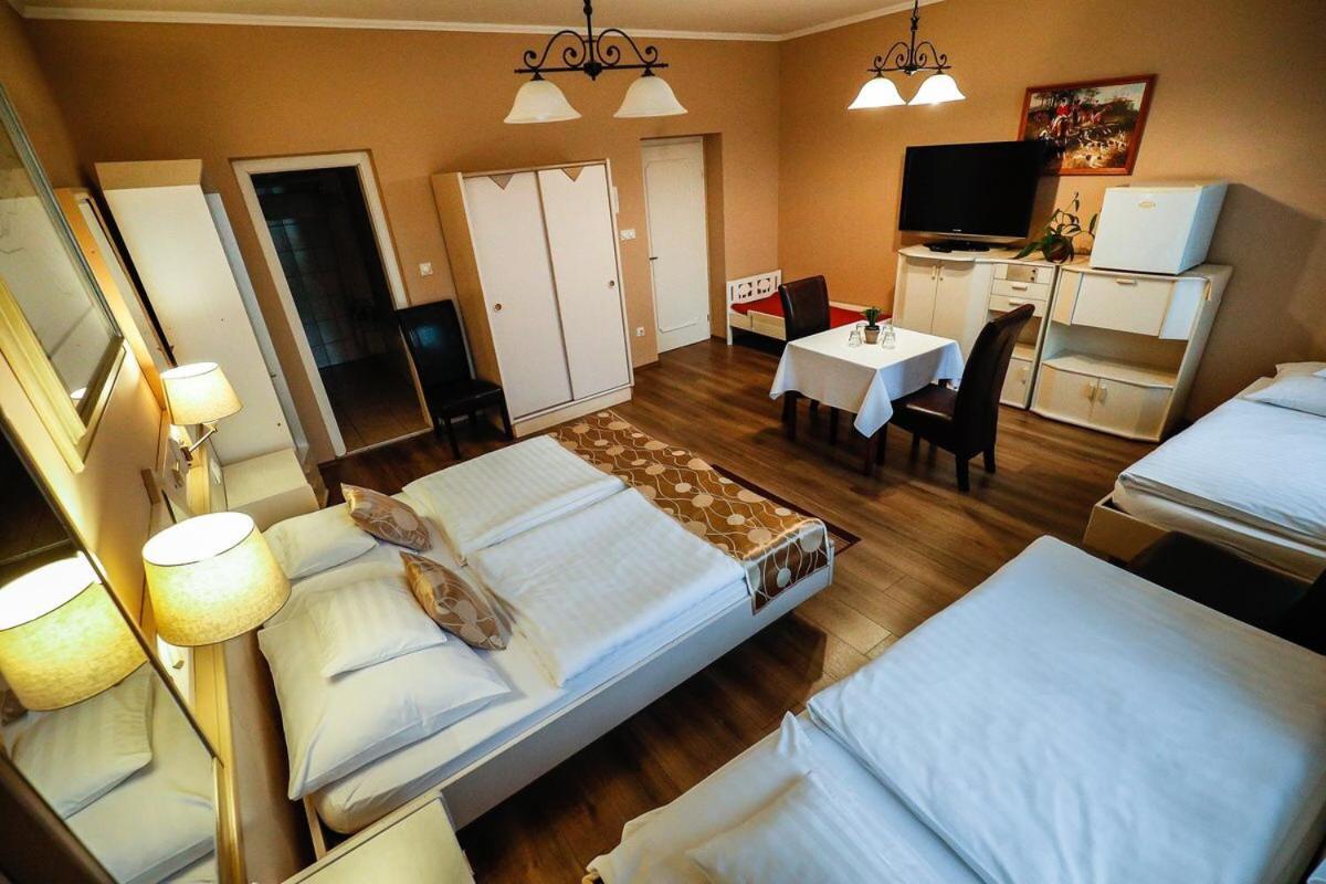 Family Room with Bathroom photo 3