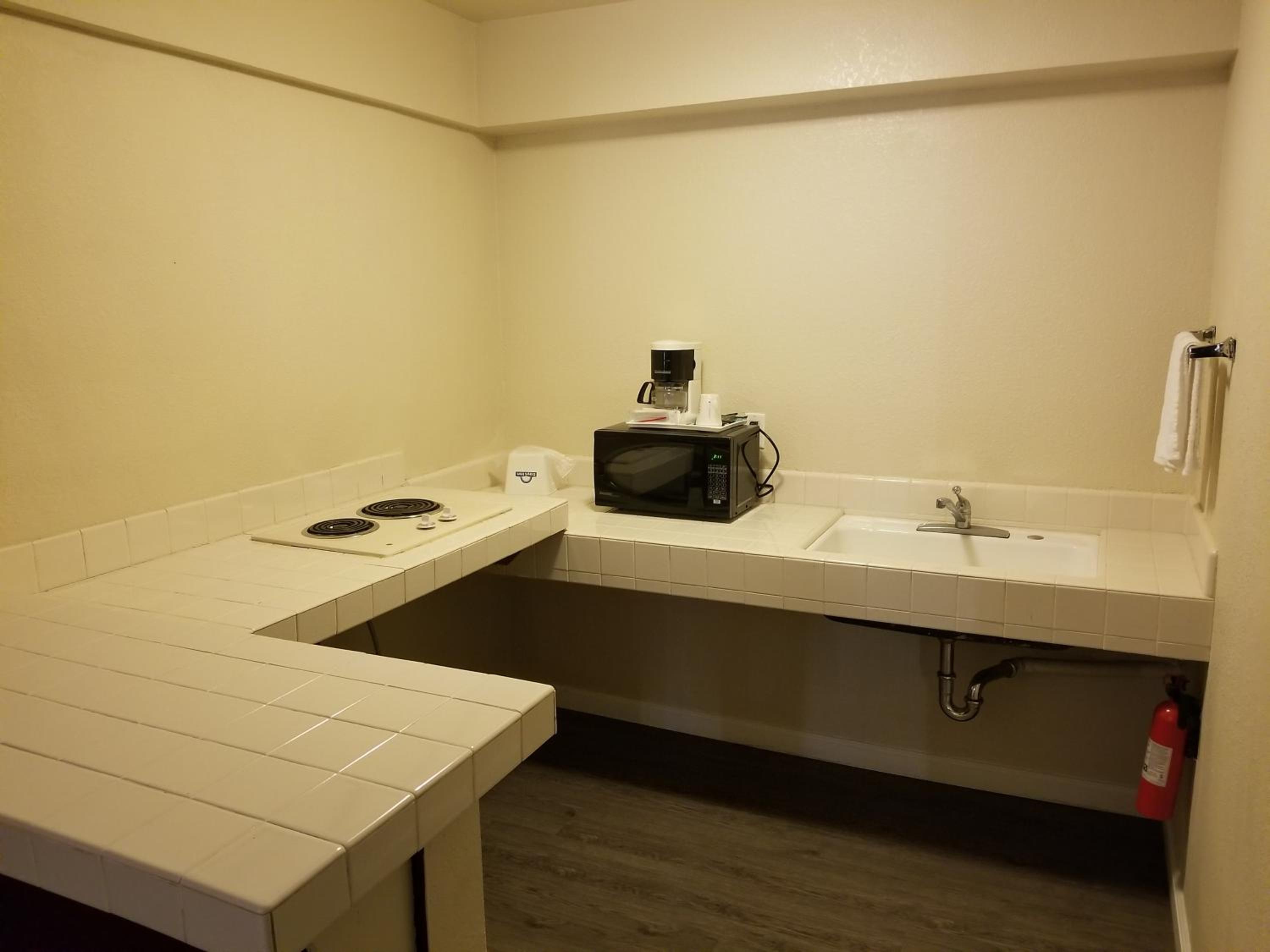 King Suite -  Non-Smoking - Photo 5