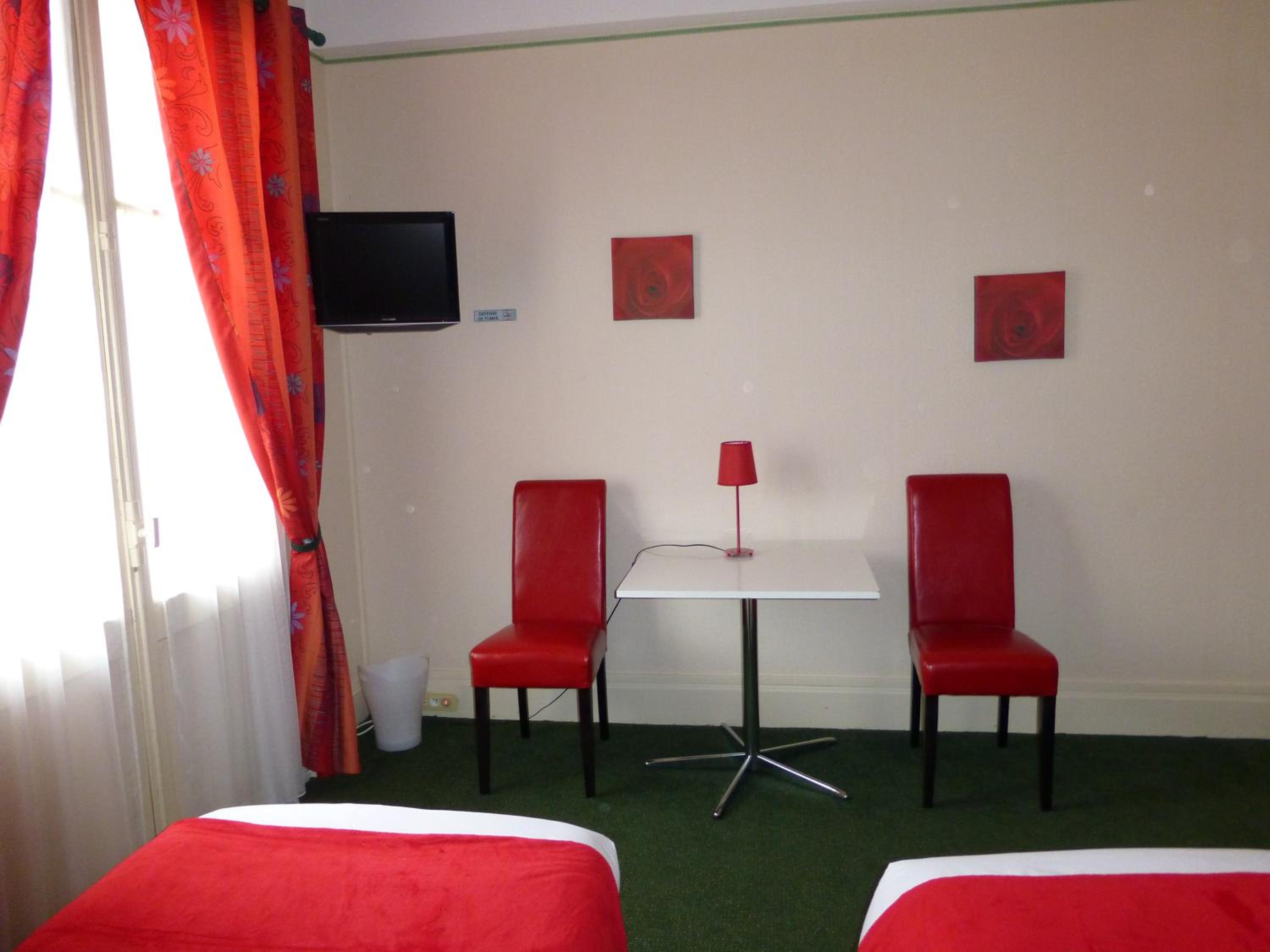 Twin Room - Photo 2