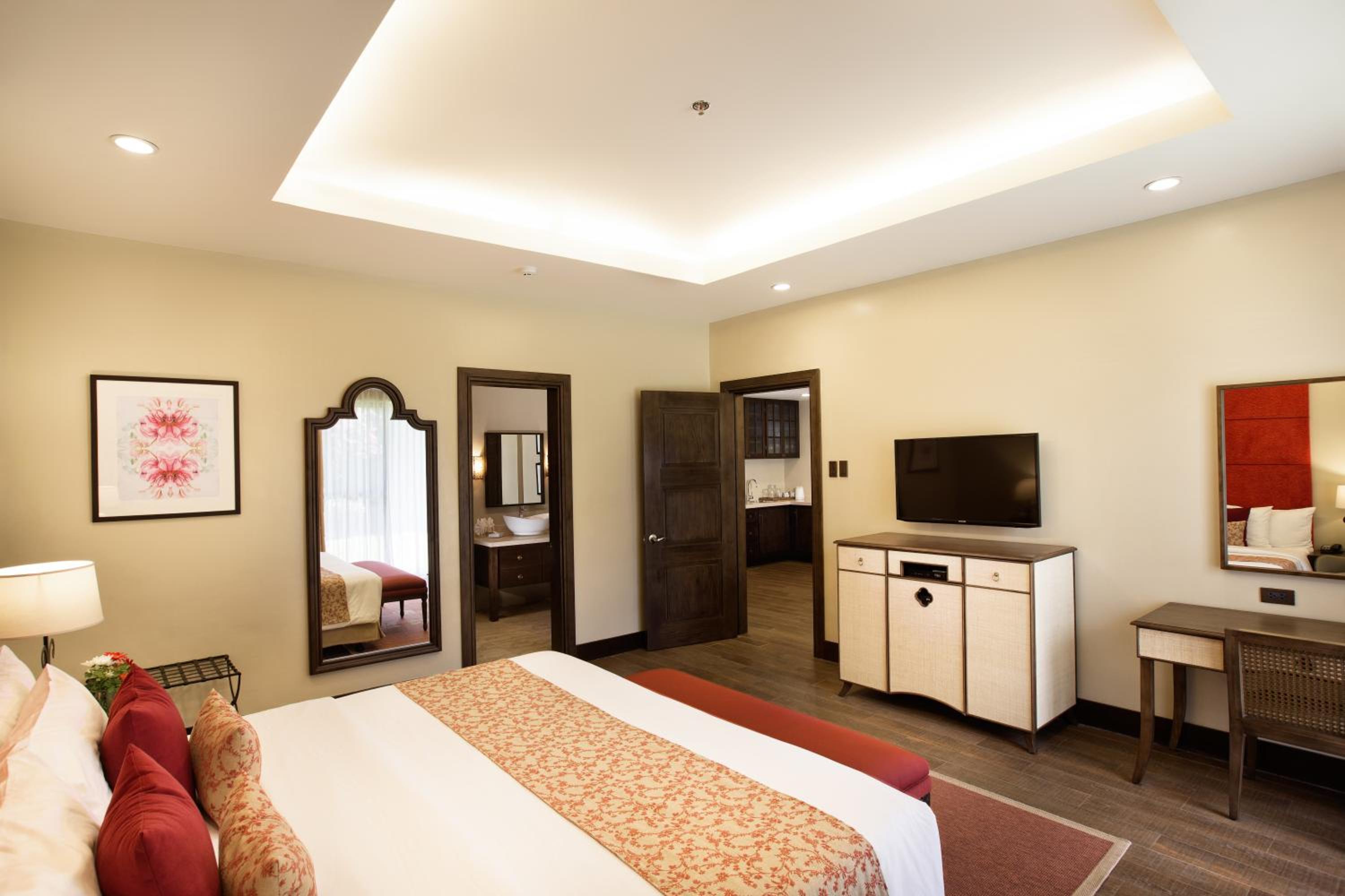 Premier Suite - Photo 3
