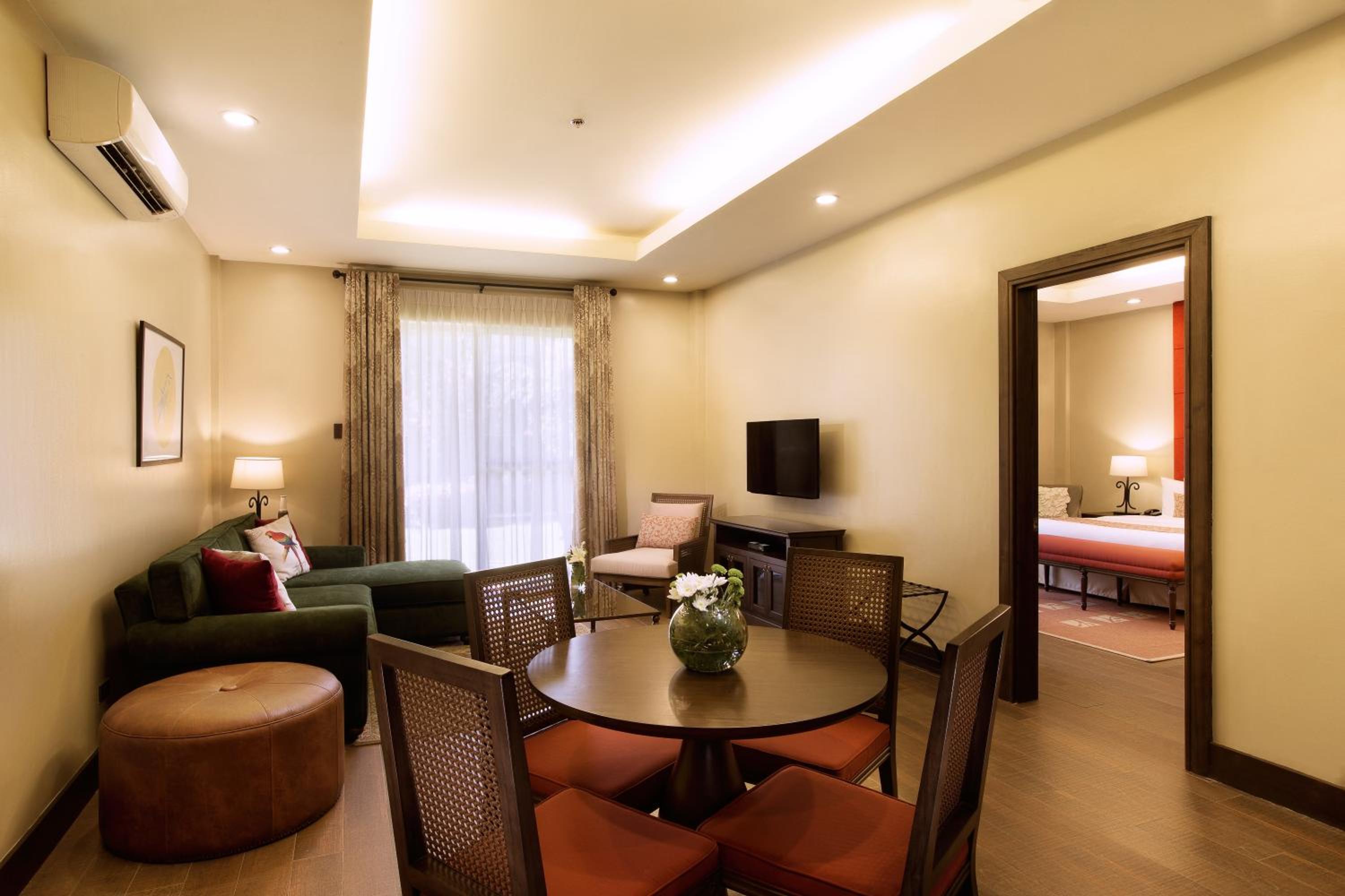 Premier Suite - Photo 4