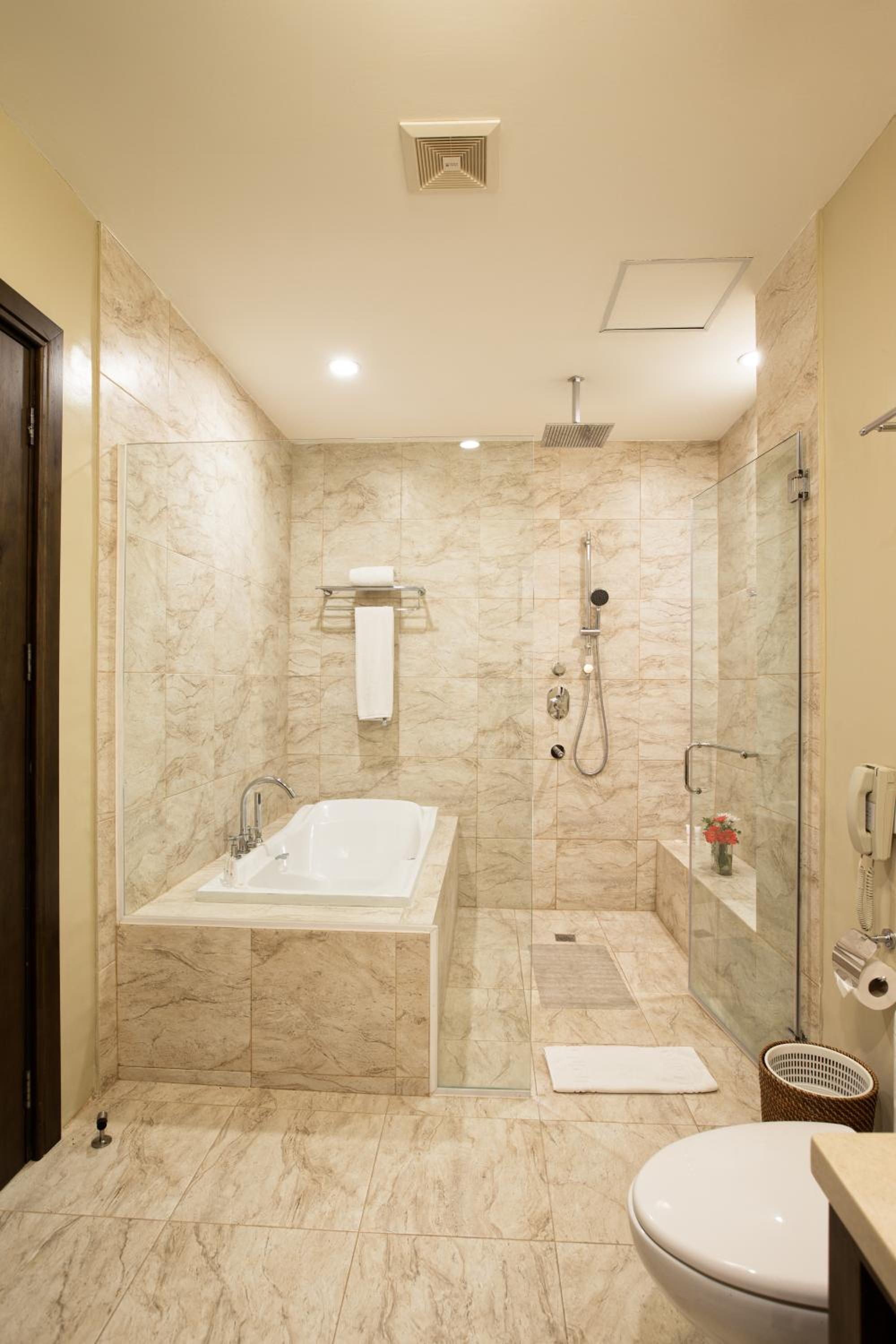 Premier Suite - Photo 5