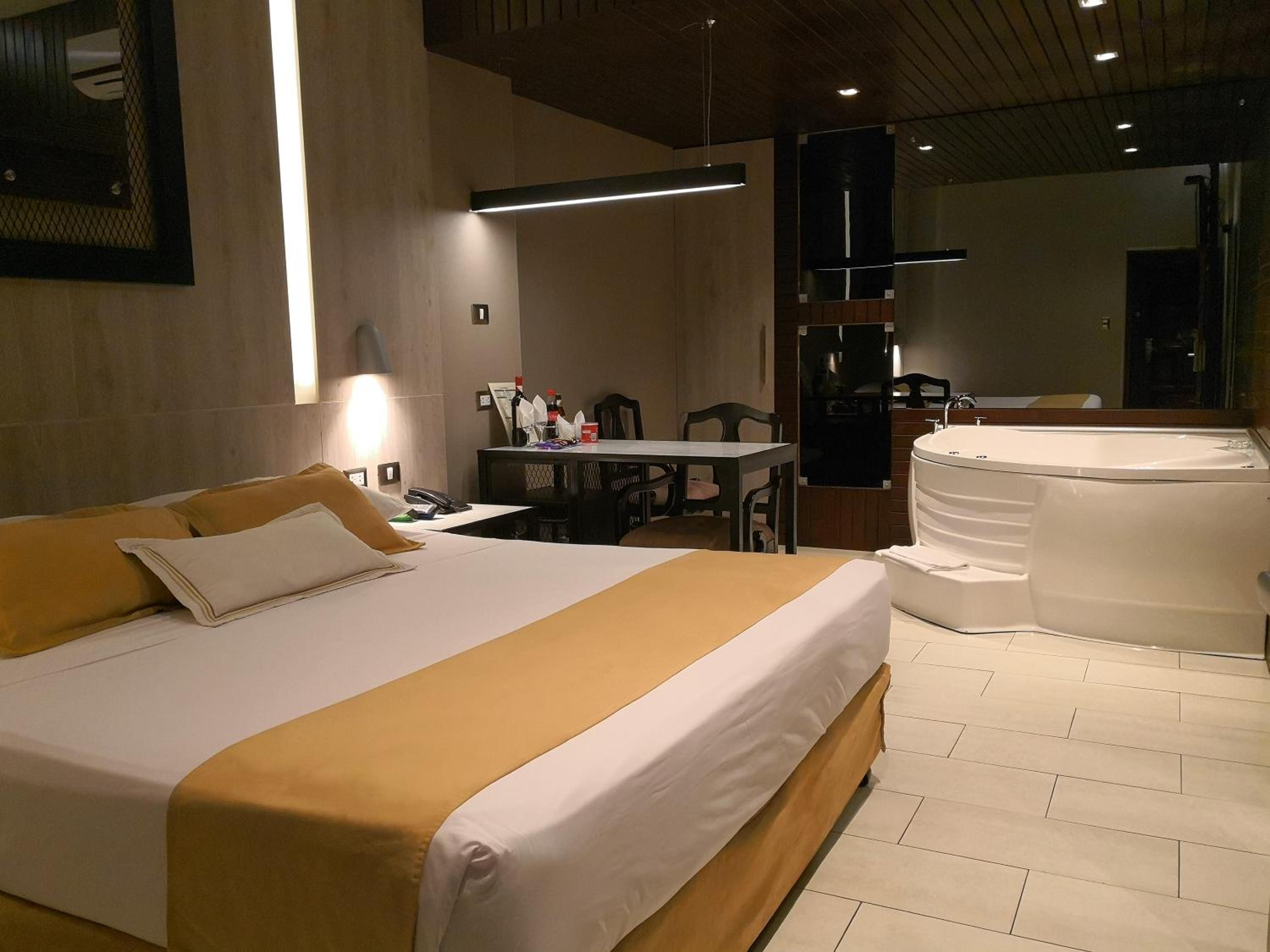 Deluxe Suite photo 3