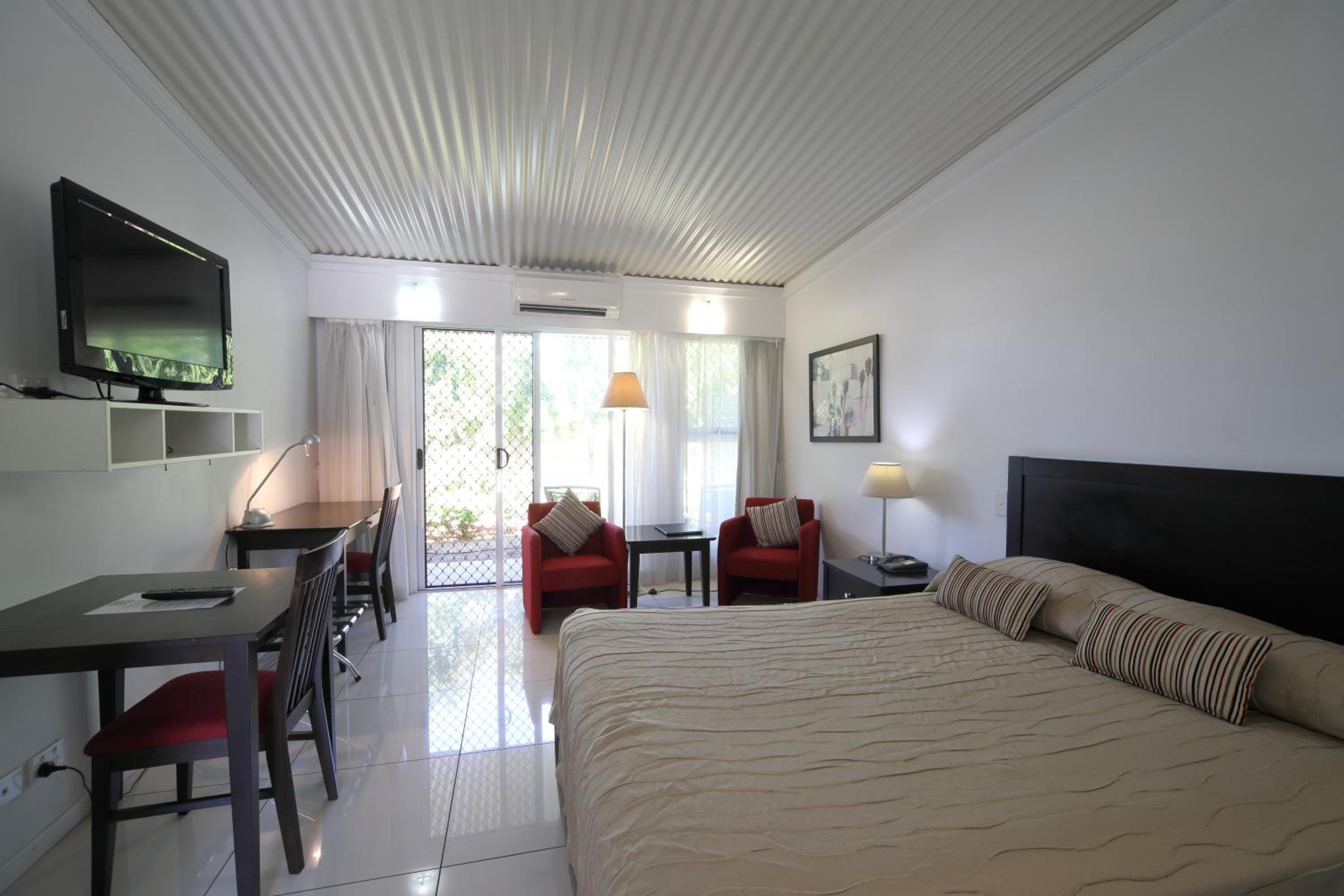 Double Room with Patio - Photo 20