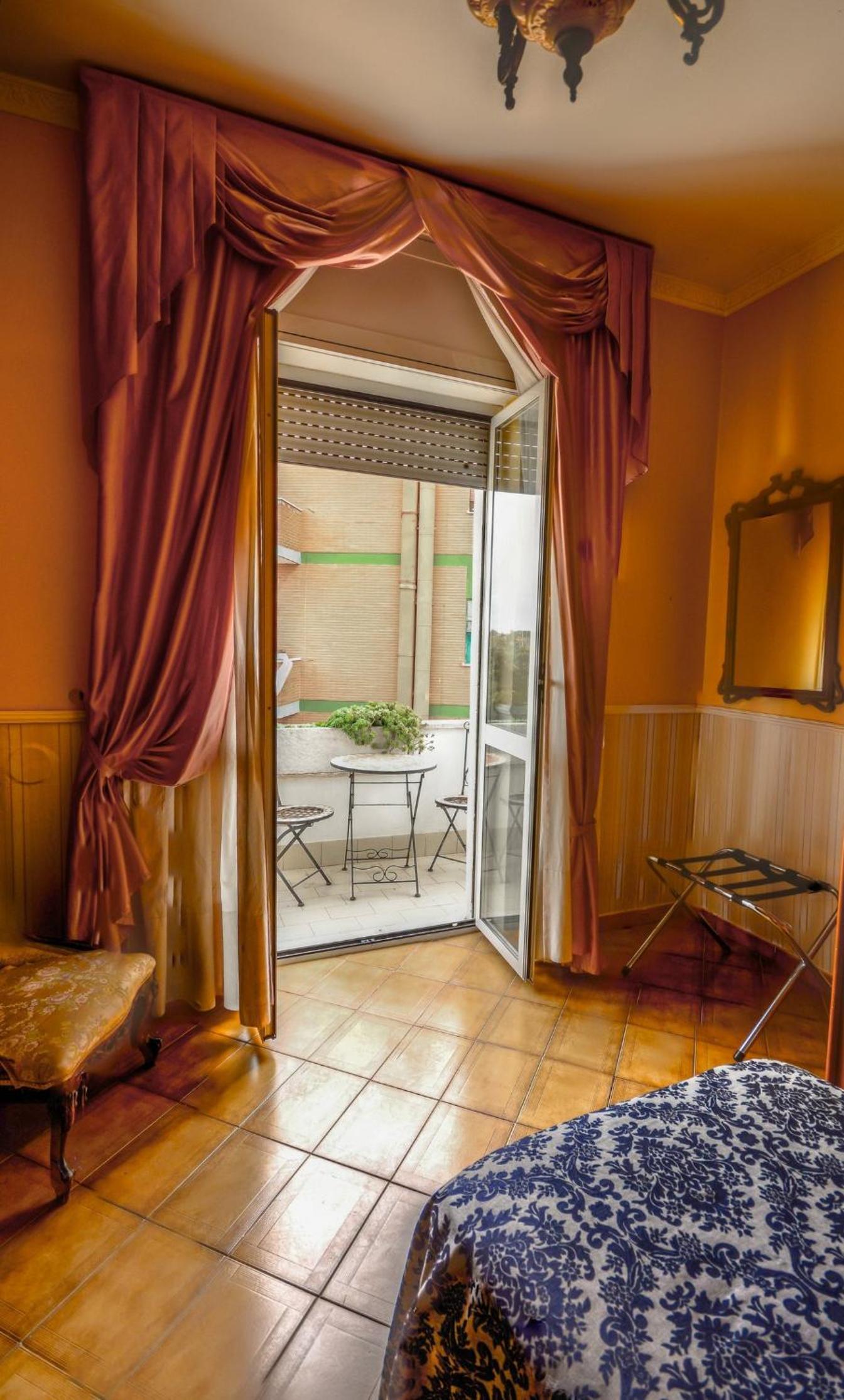 Double Or Twin Room With Shared Bathroom