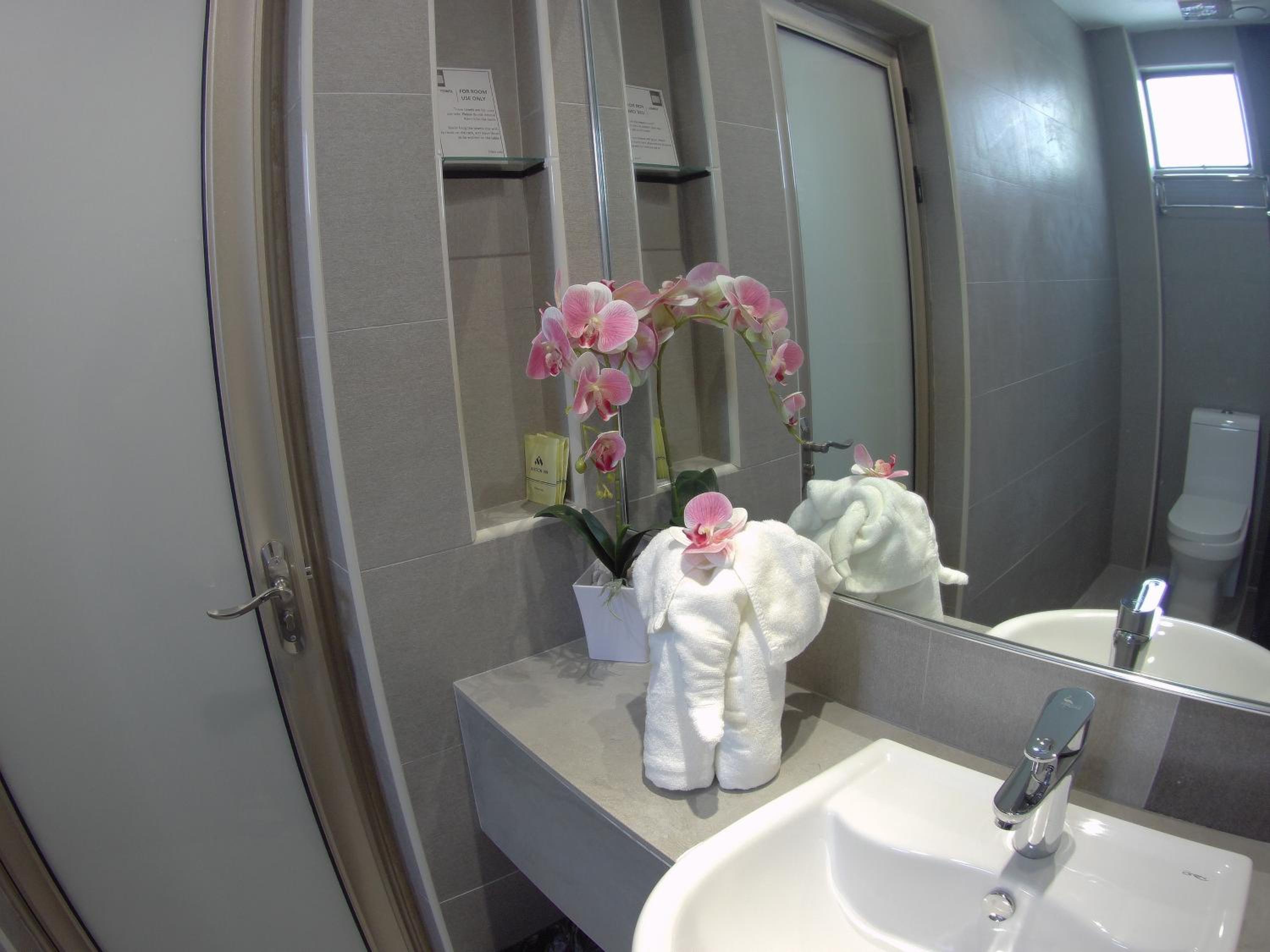 Deluxe Twin Room - Photo 2