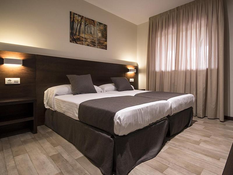 Twin Room with Mountain View - Photo 8