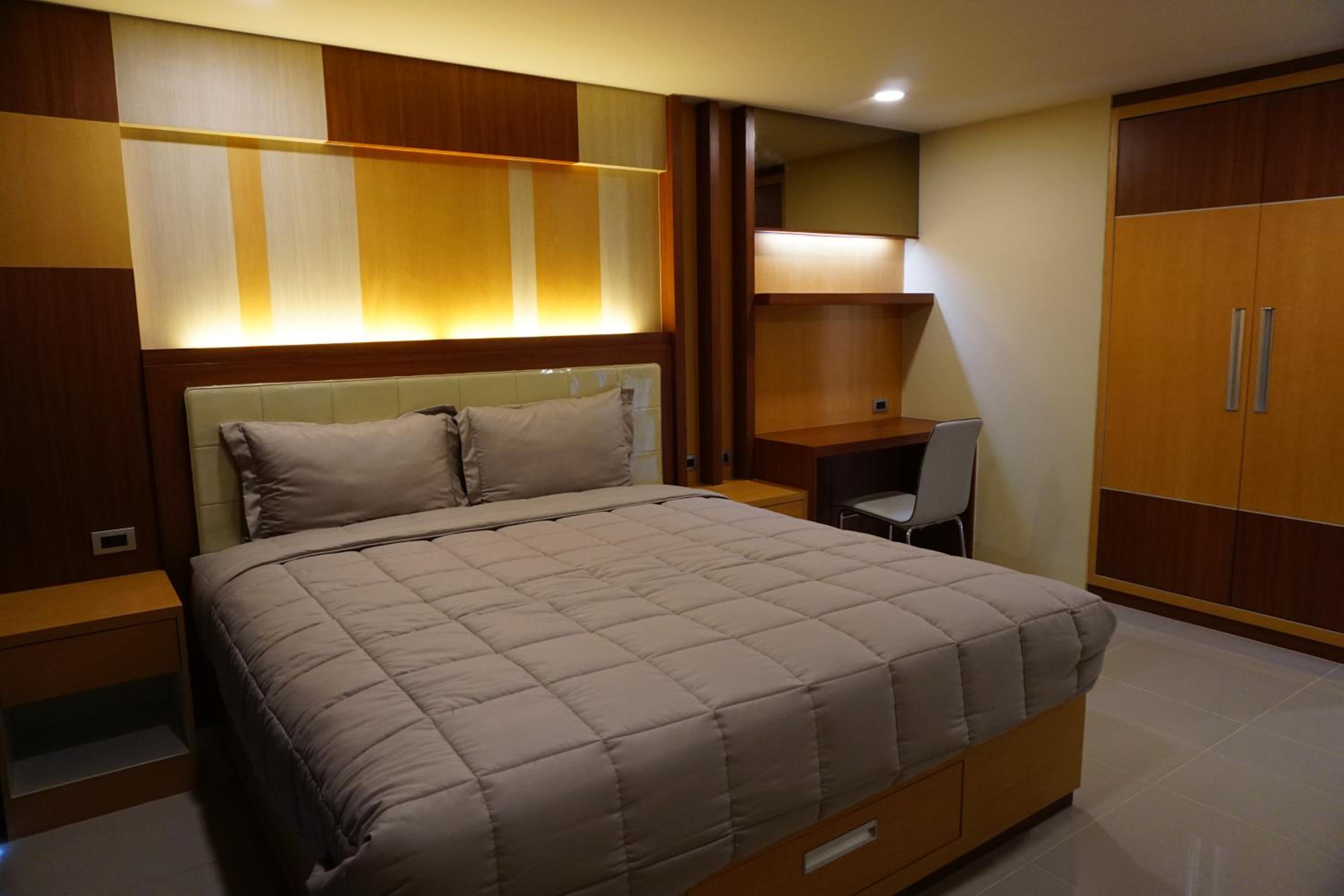 Deluxe Apartment photo 2