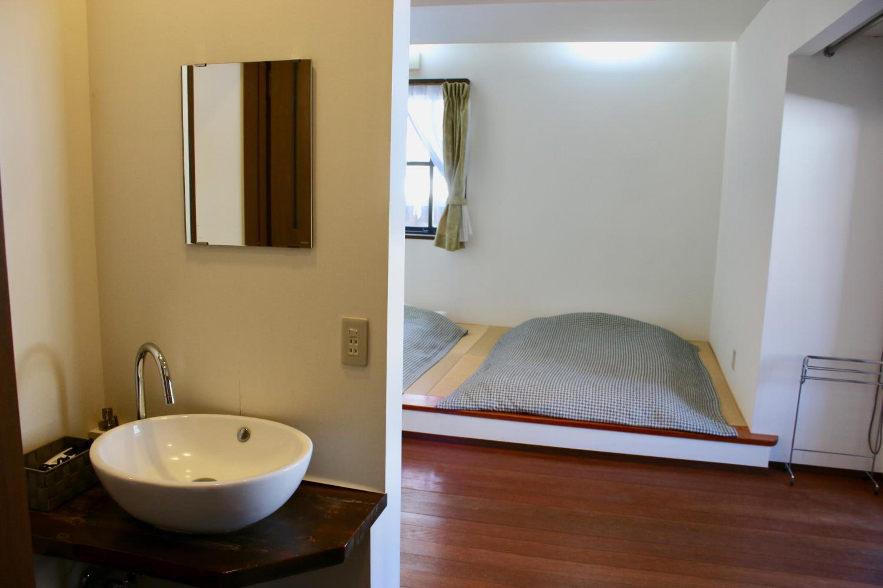 Family Room with Tatami Area and Balcony photo 2