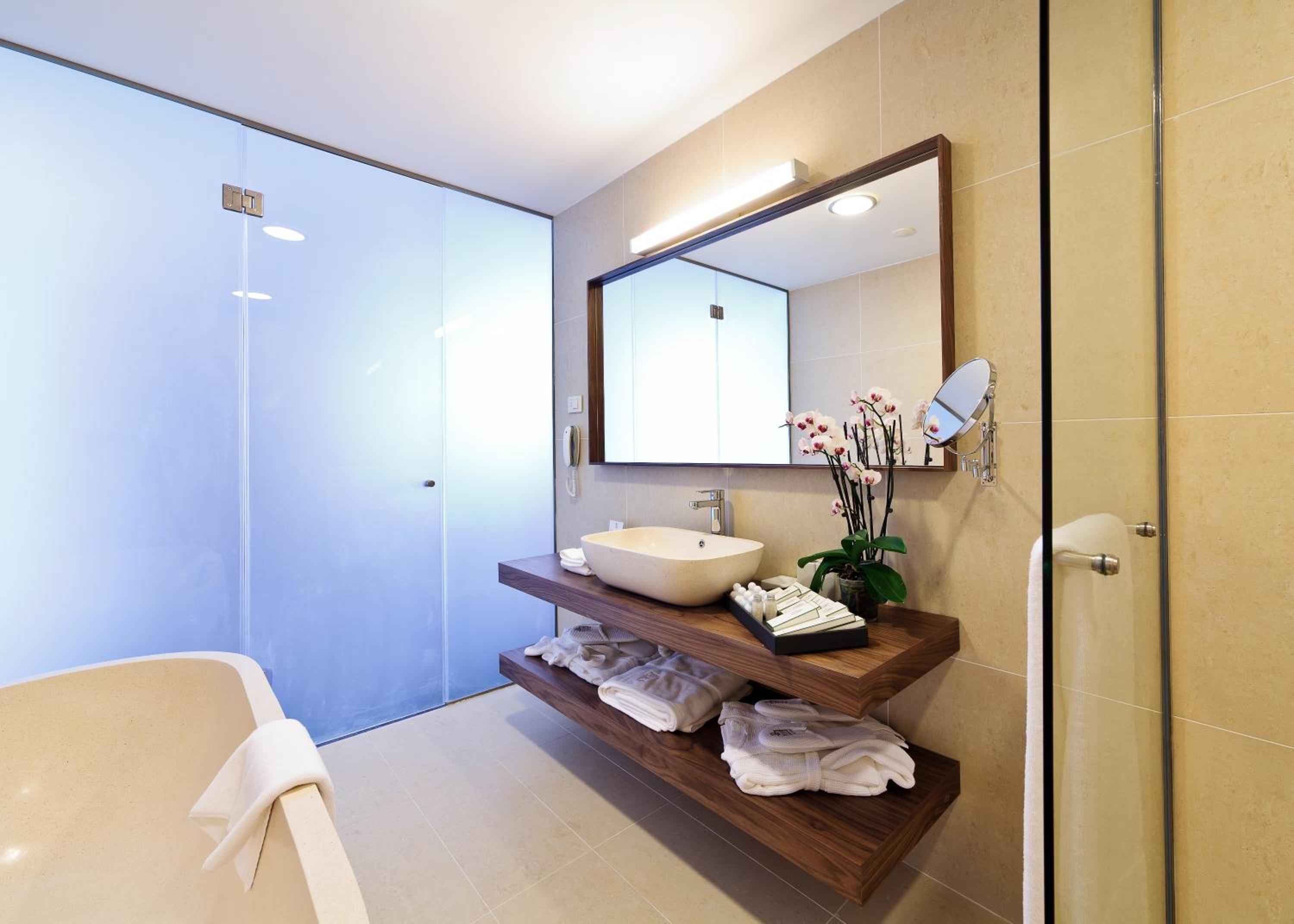 Suite with Balcony and Golf View - Free SPA Access photo 3