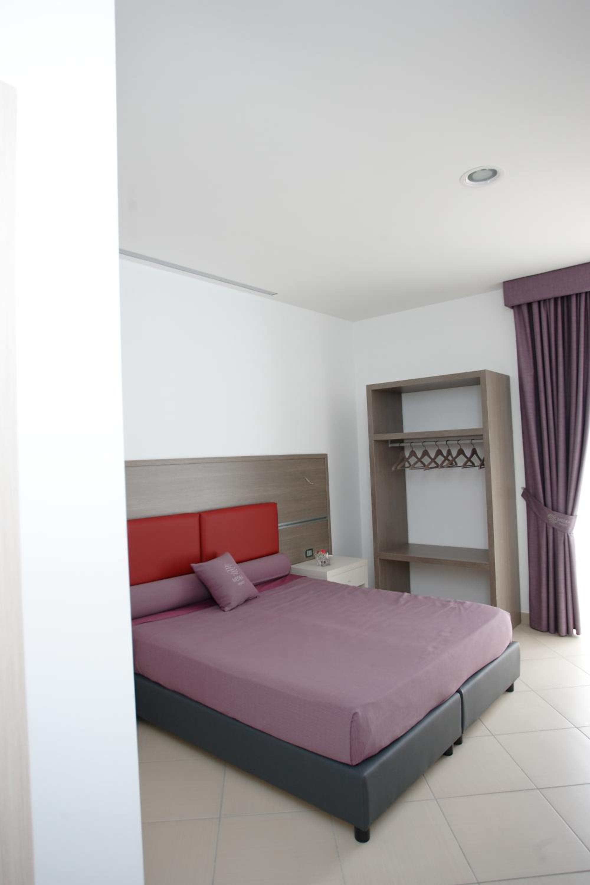 Double or Twin Room with Balcony - Photo 6