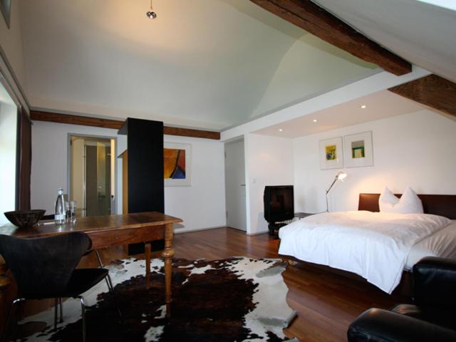 Suite - Photo 13