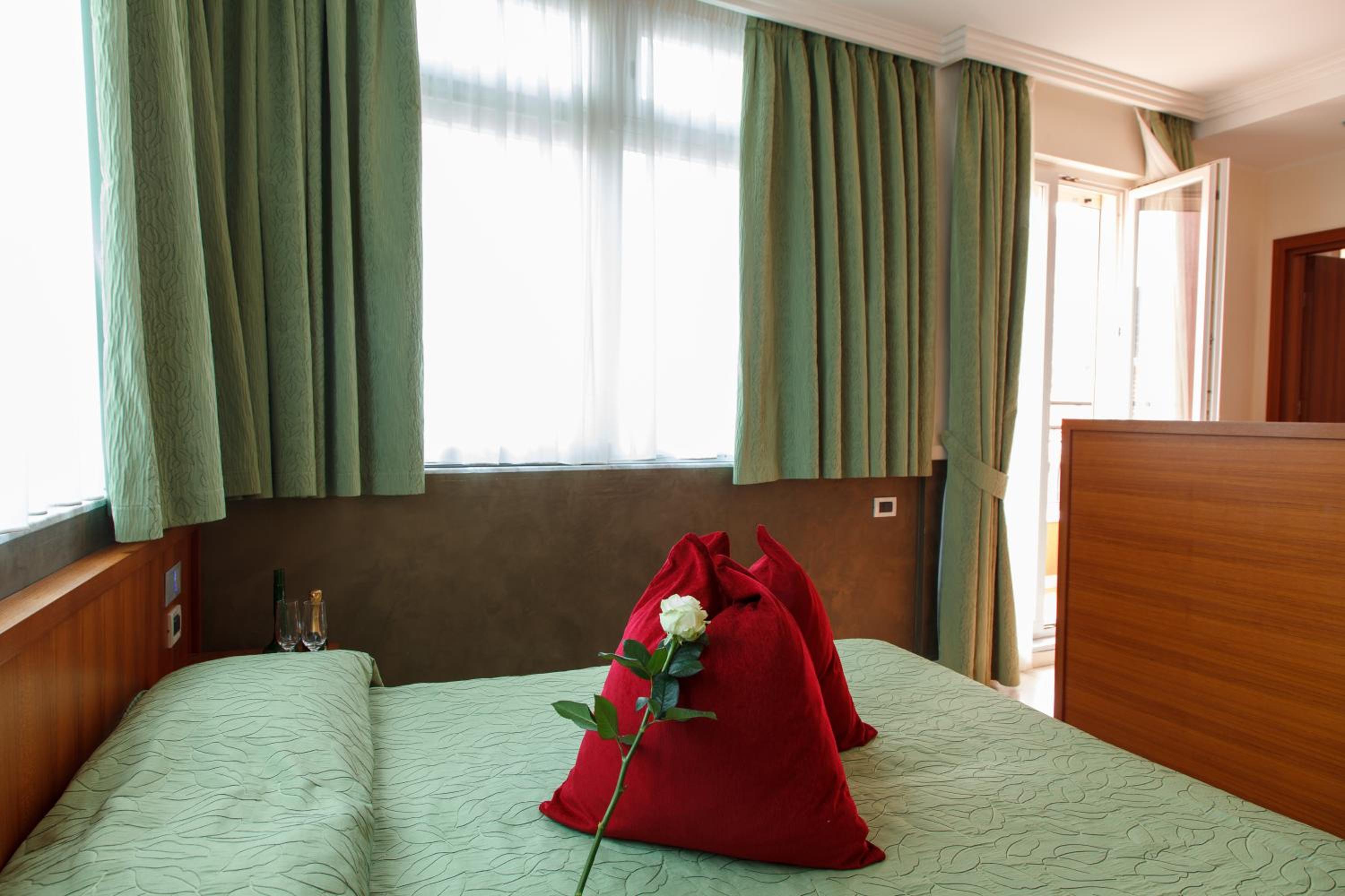 Deluxe Double Room - Photo 7