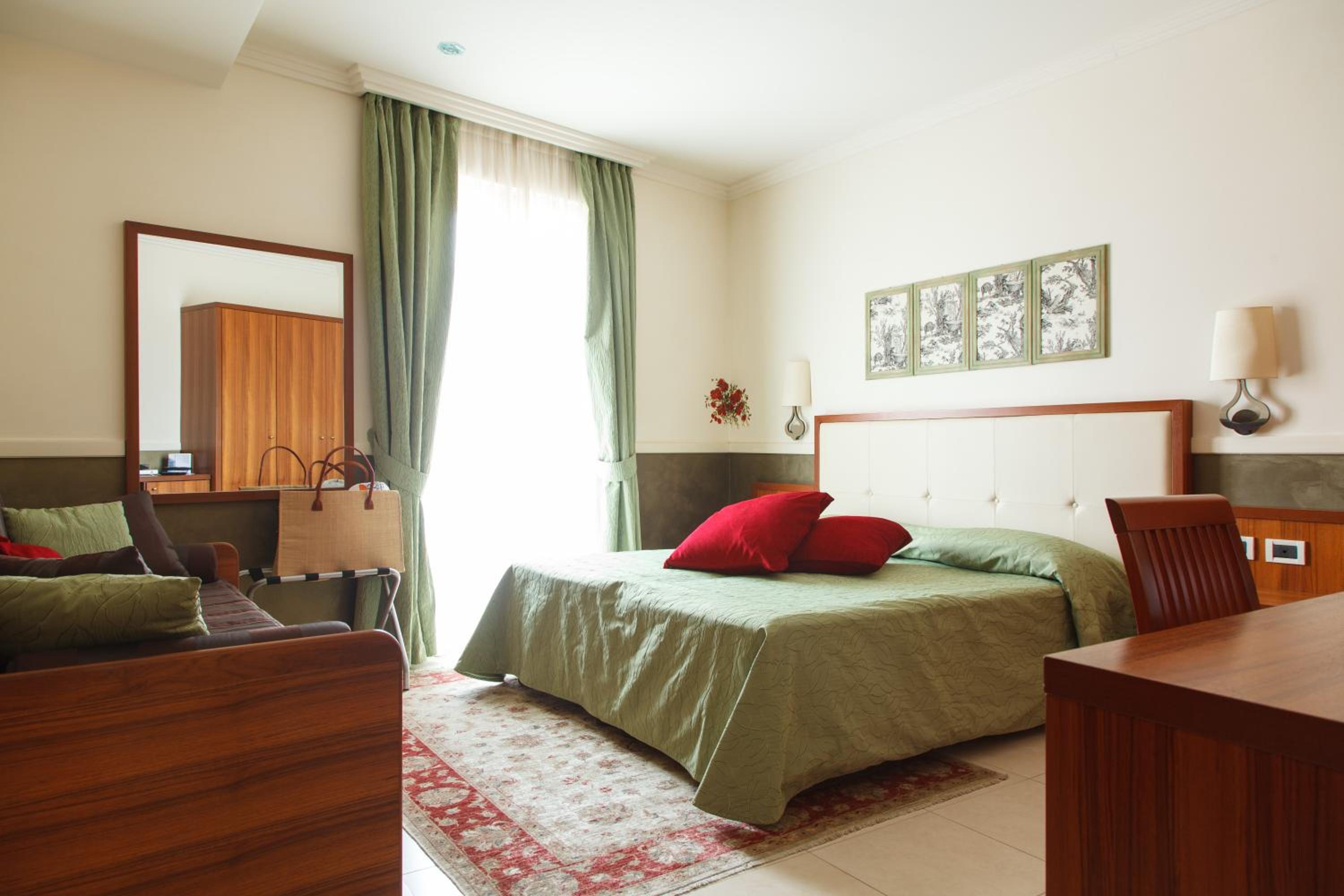 Deluxe Double Room - Photo 1