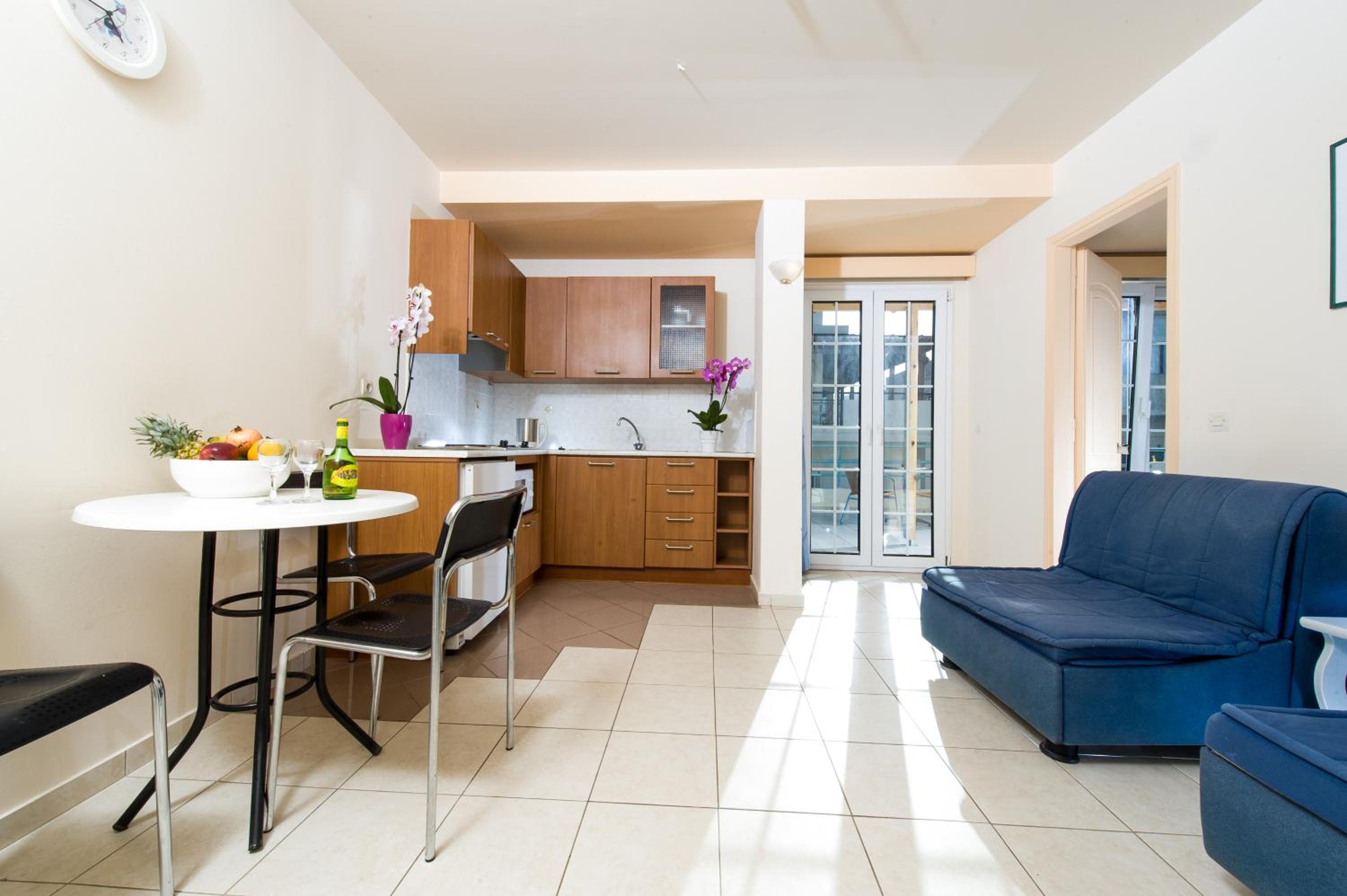 Apartment (3 Adults) photo 2