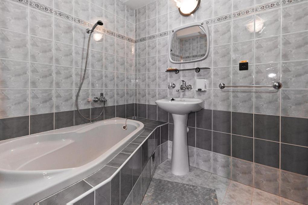 Two-Bedroom Suite (4 Adults)