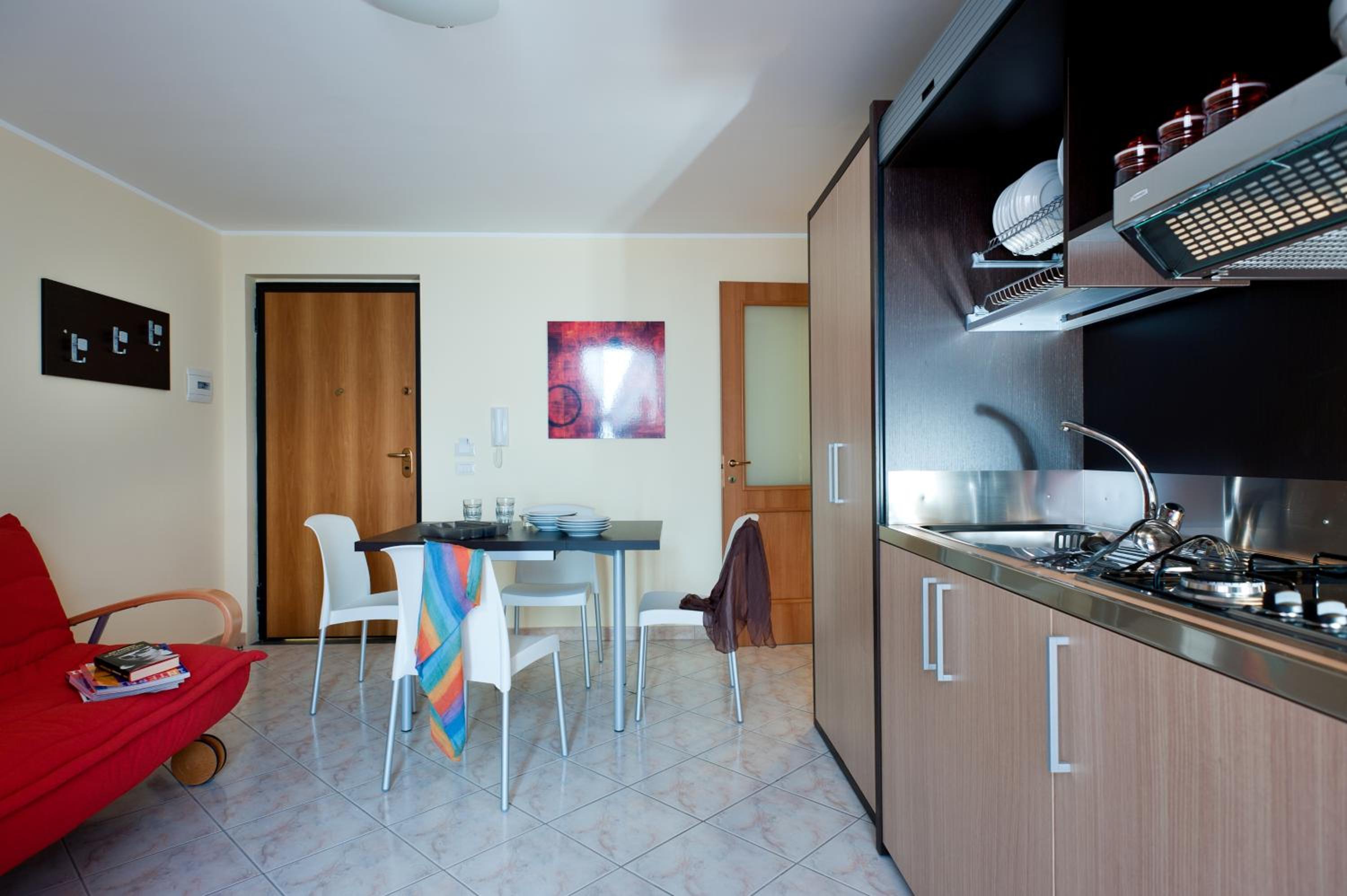One-Bedroom Apartment with Balcony and Sea View photo 2