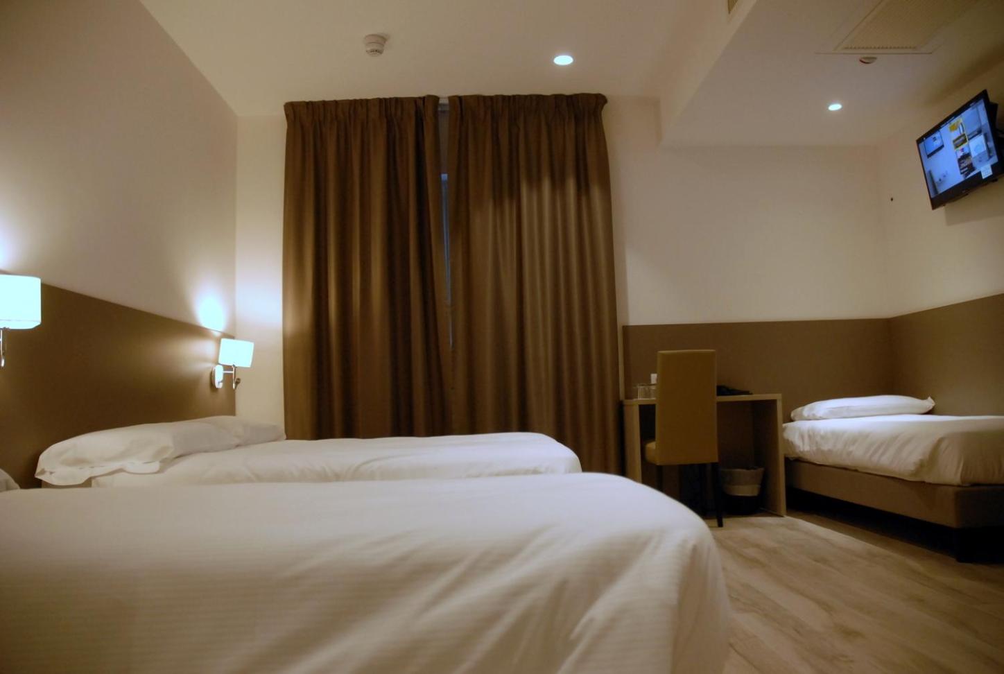 Superior Quadruple Room - Photo 1