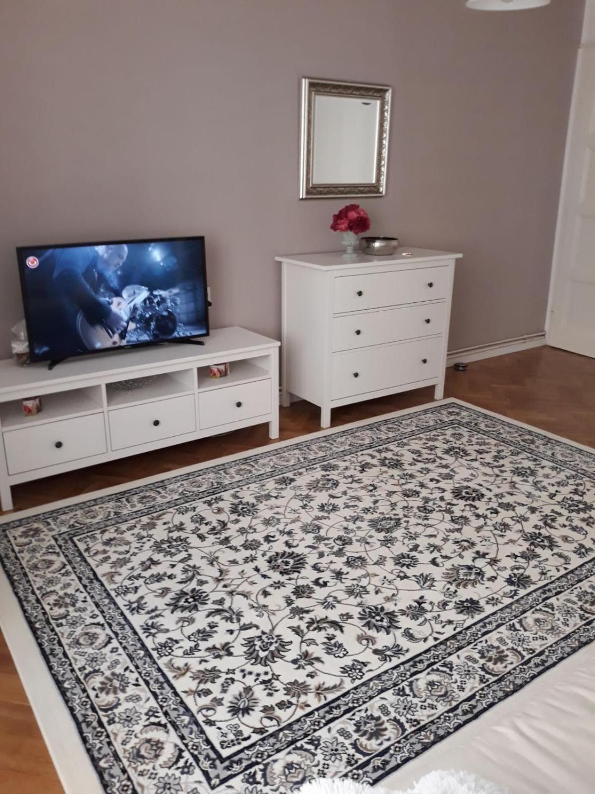 One-Bedroom Apartment - Photo 12