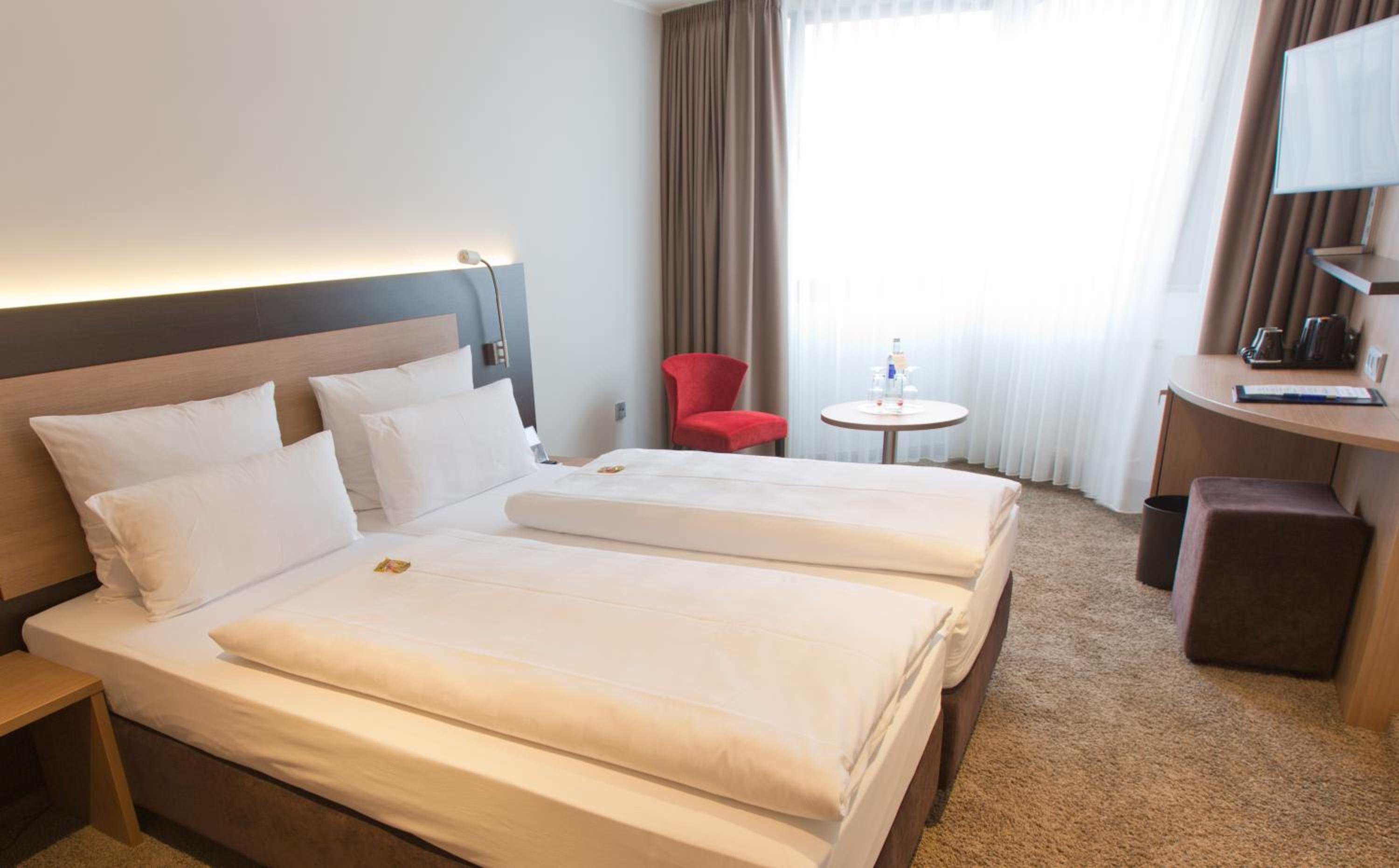Business Double Room - Photo 1