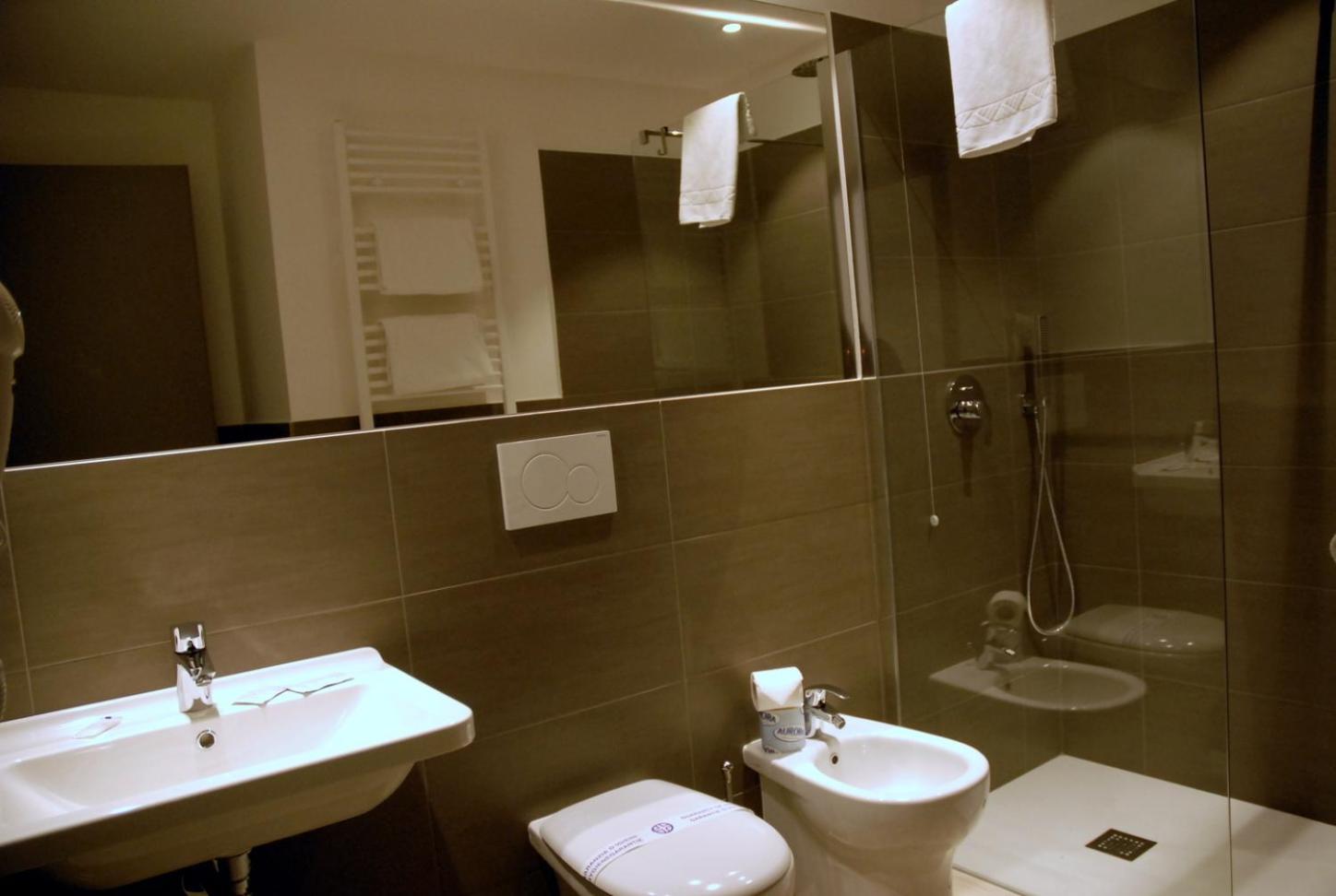 Superior Double or Twin Room - Photo 8