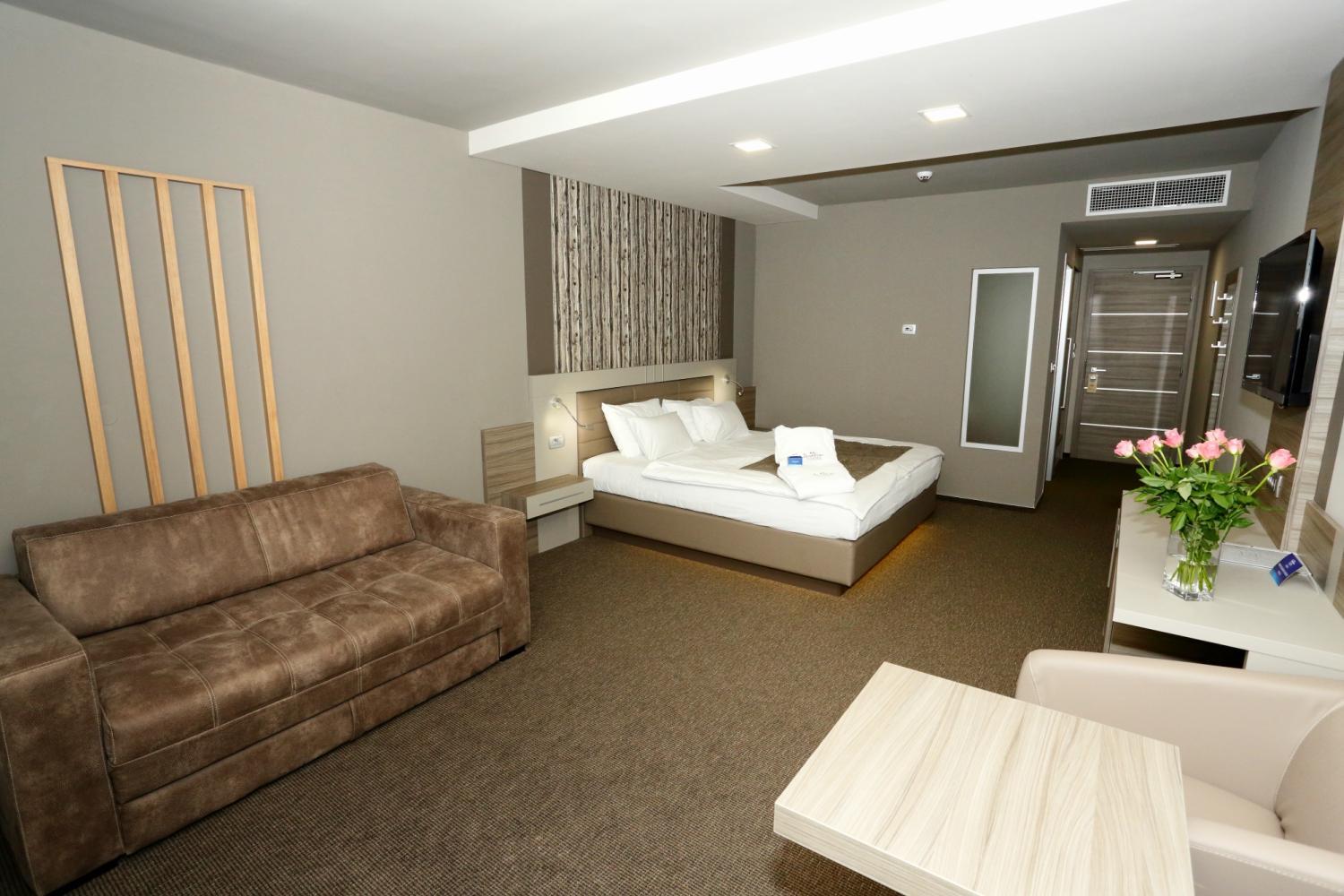 Double Room with Extra Bed - Photo 1