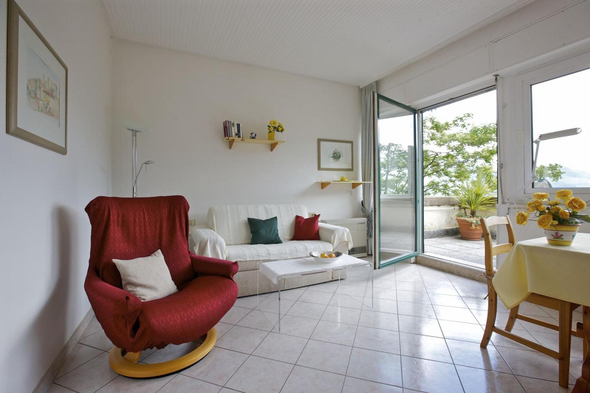 Apartment with Lake View photo 3
