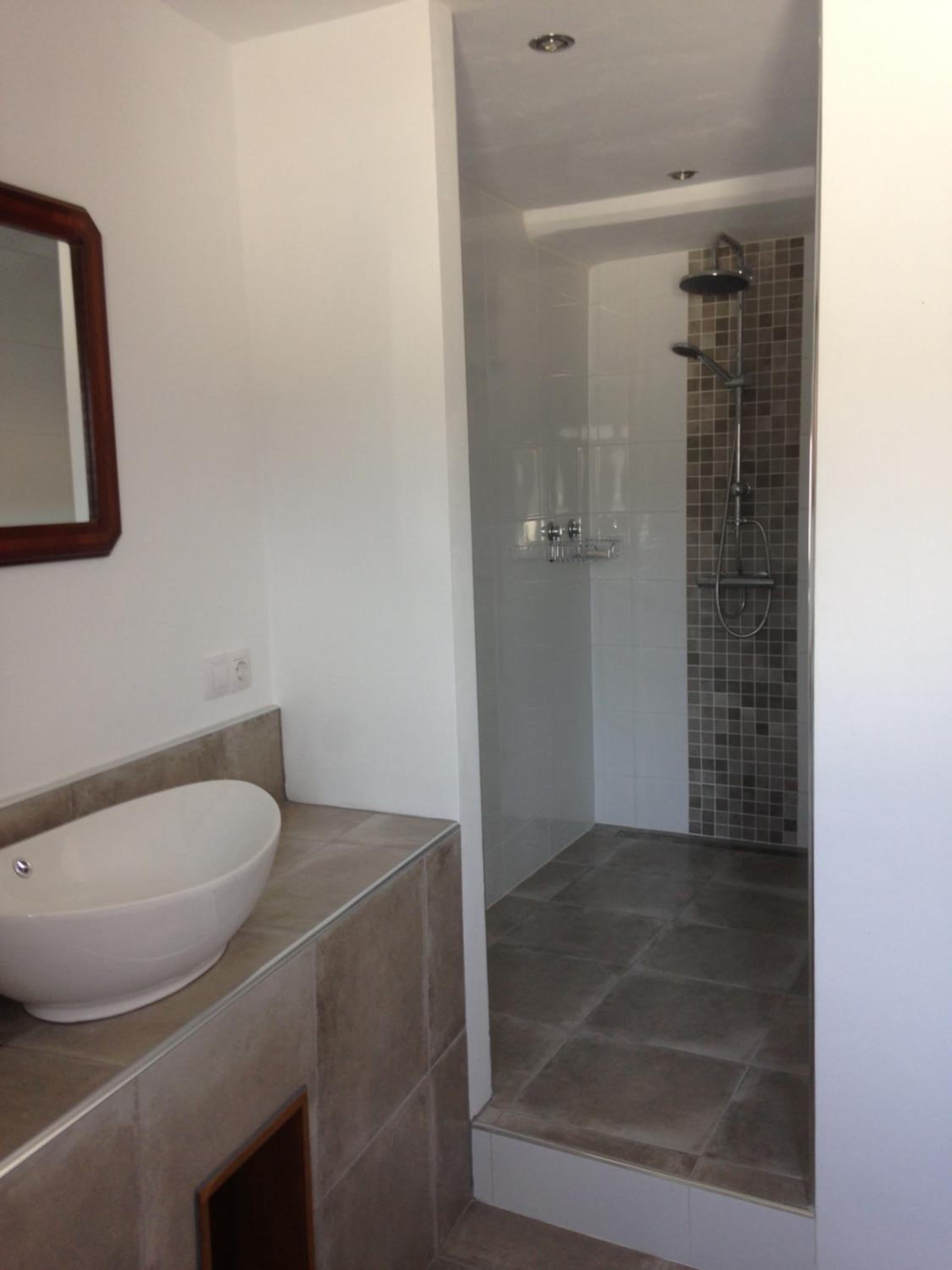 Double Room with Balcony - Photo 3