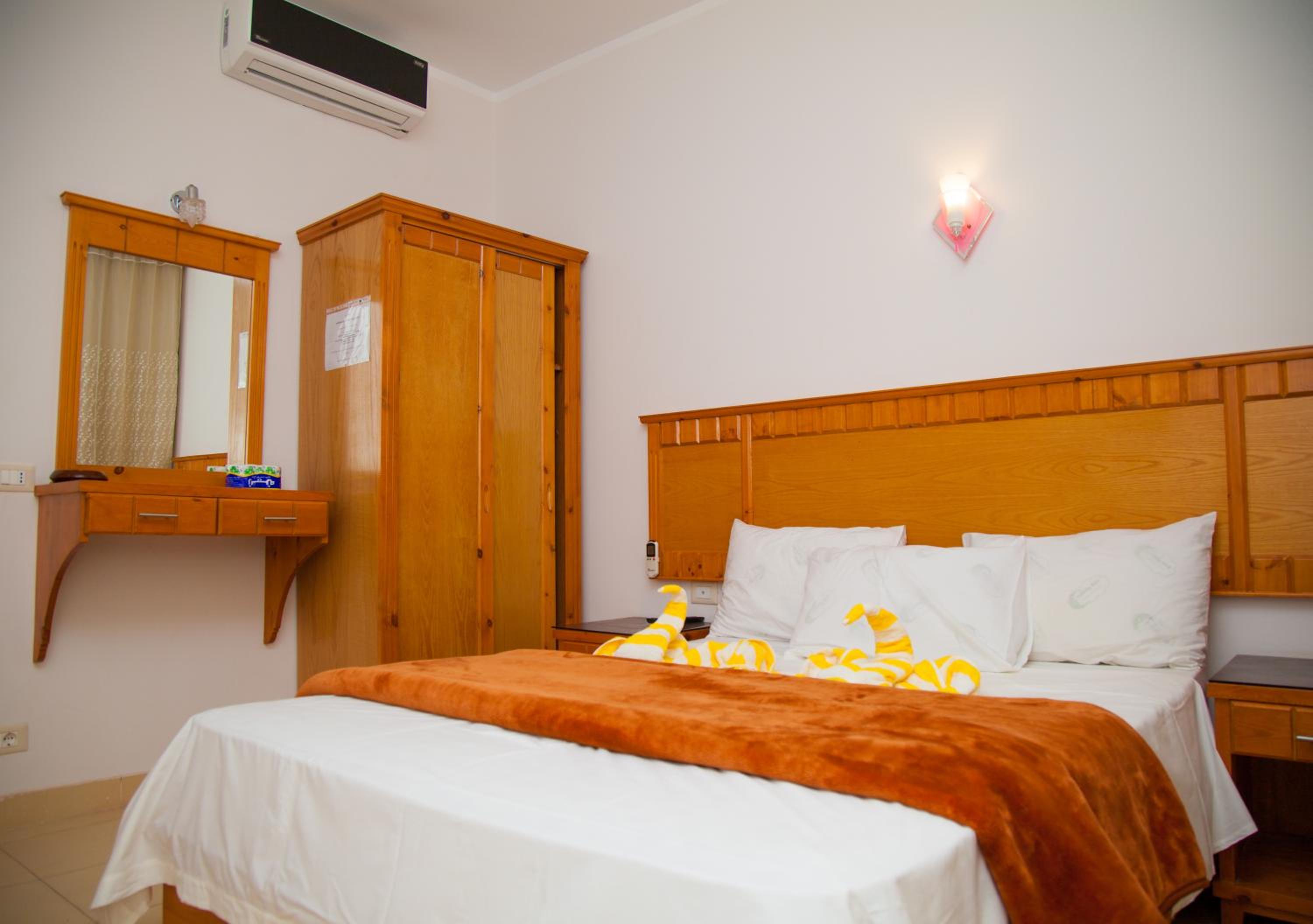 Double Room with Balcony - Photo 1