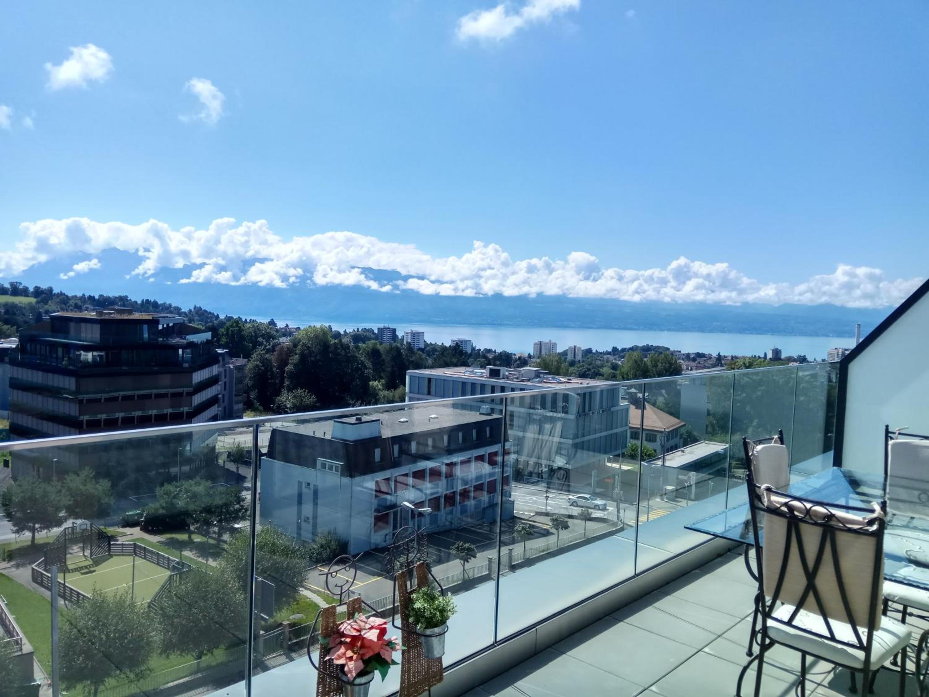 Apartment with Lake View