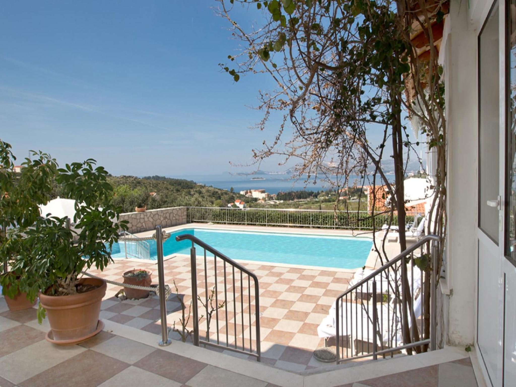 Comfort Two-Bedroom Apartment with Balcony and Sea View