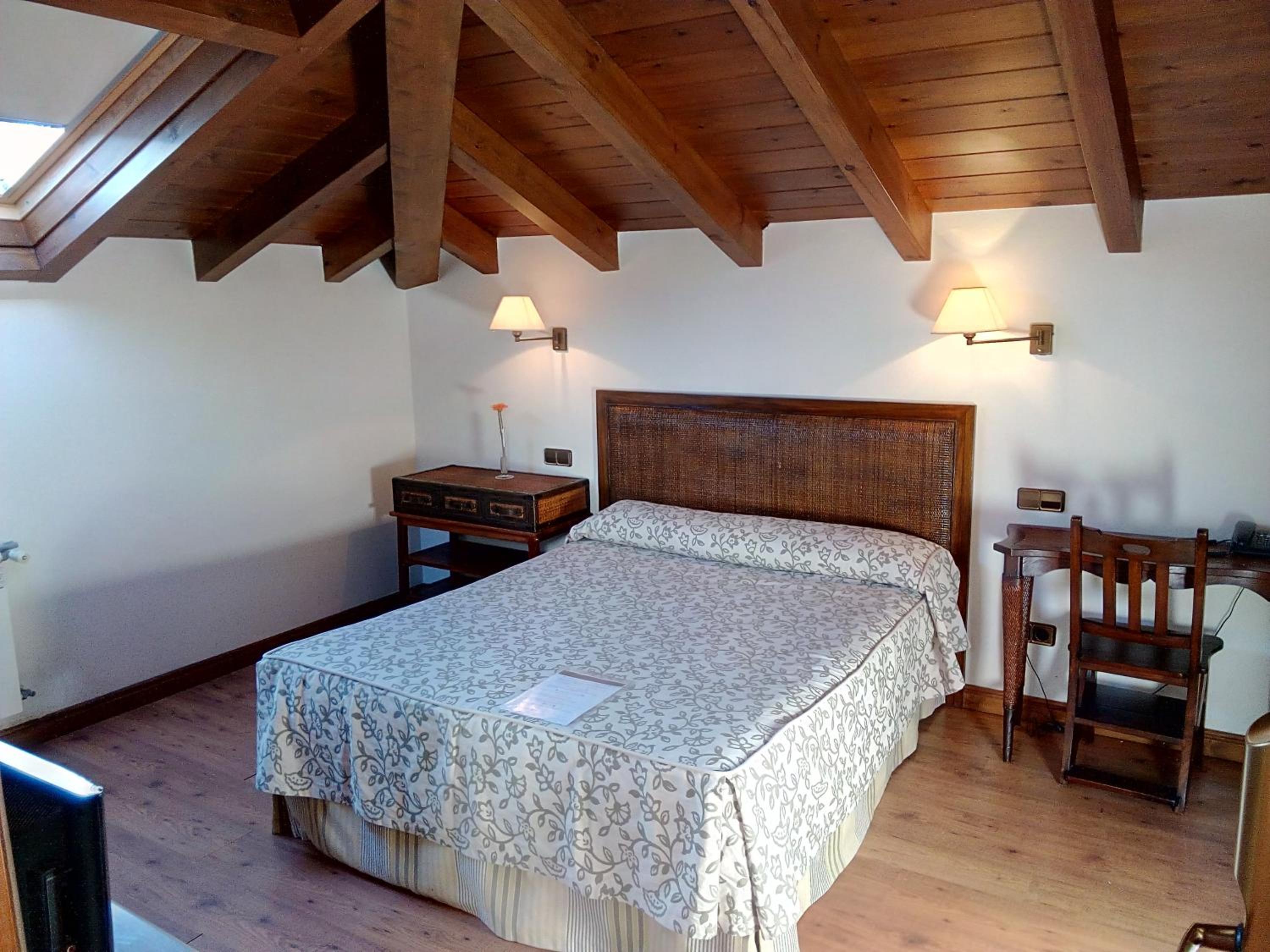 Double Room with Private Bathroom photo 2