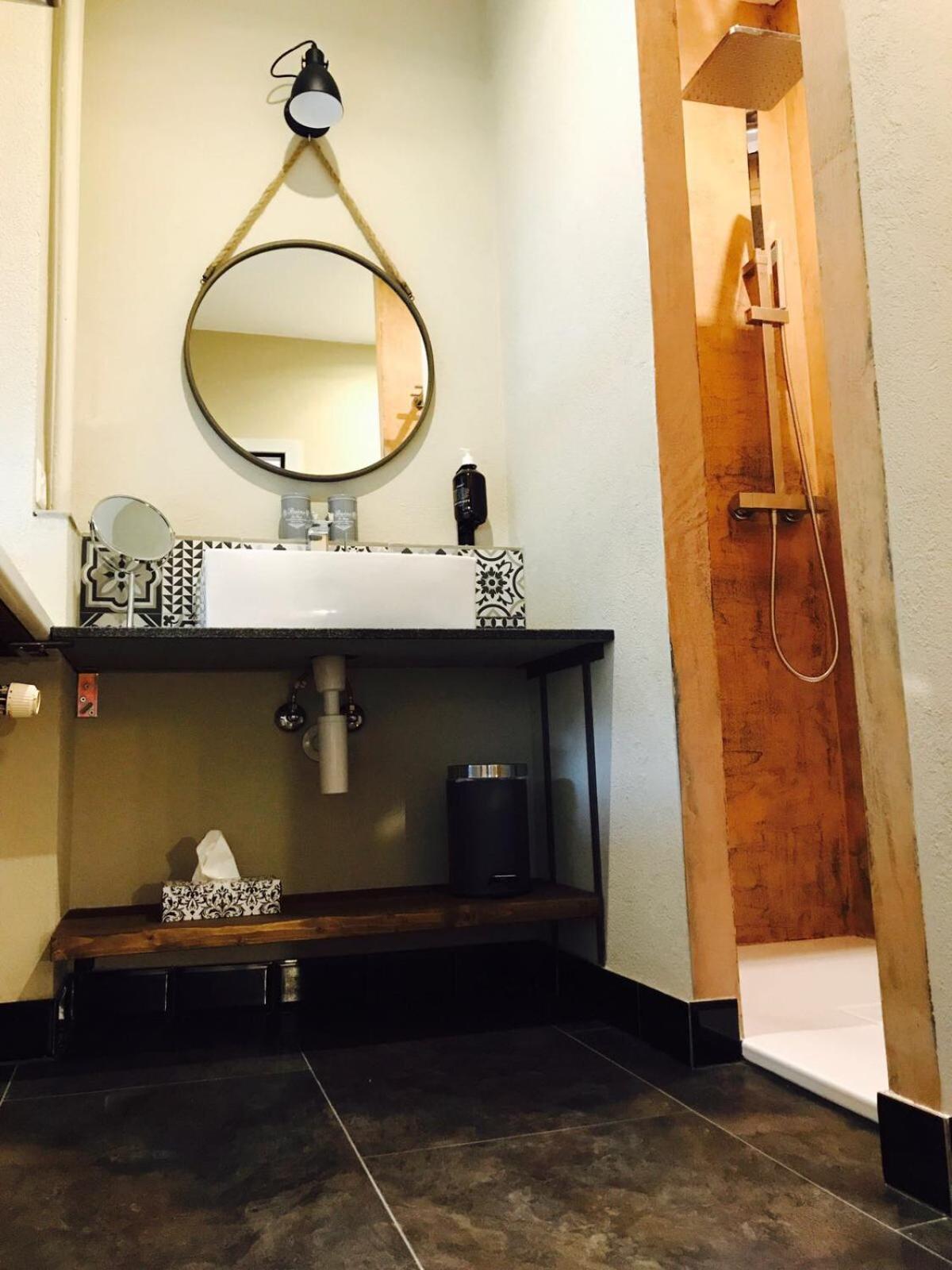 Standard Double Room - Photo 25