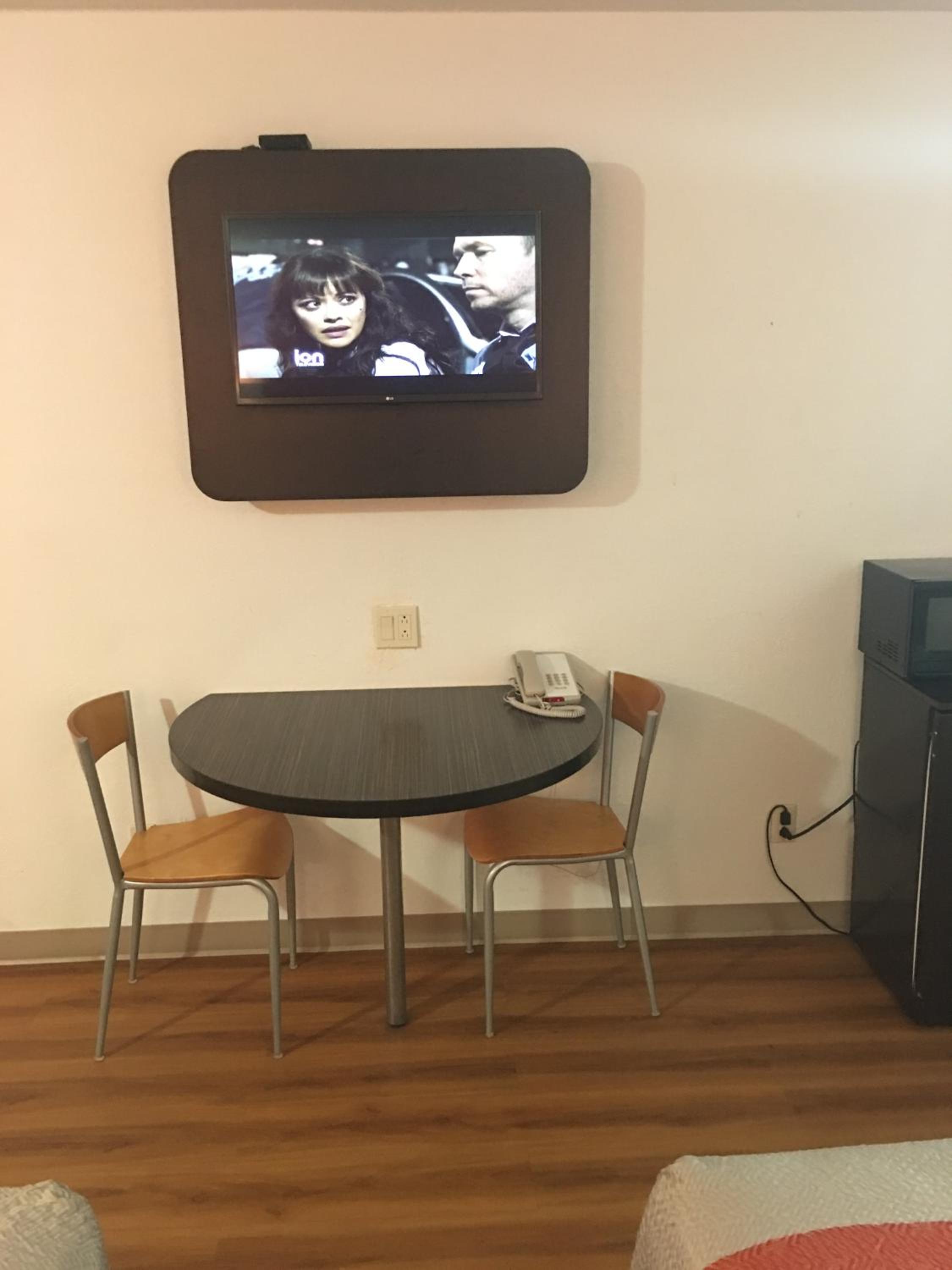 Deluxe King Room - Non-Smoking - Photo 1