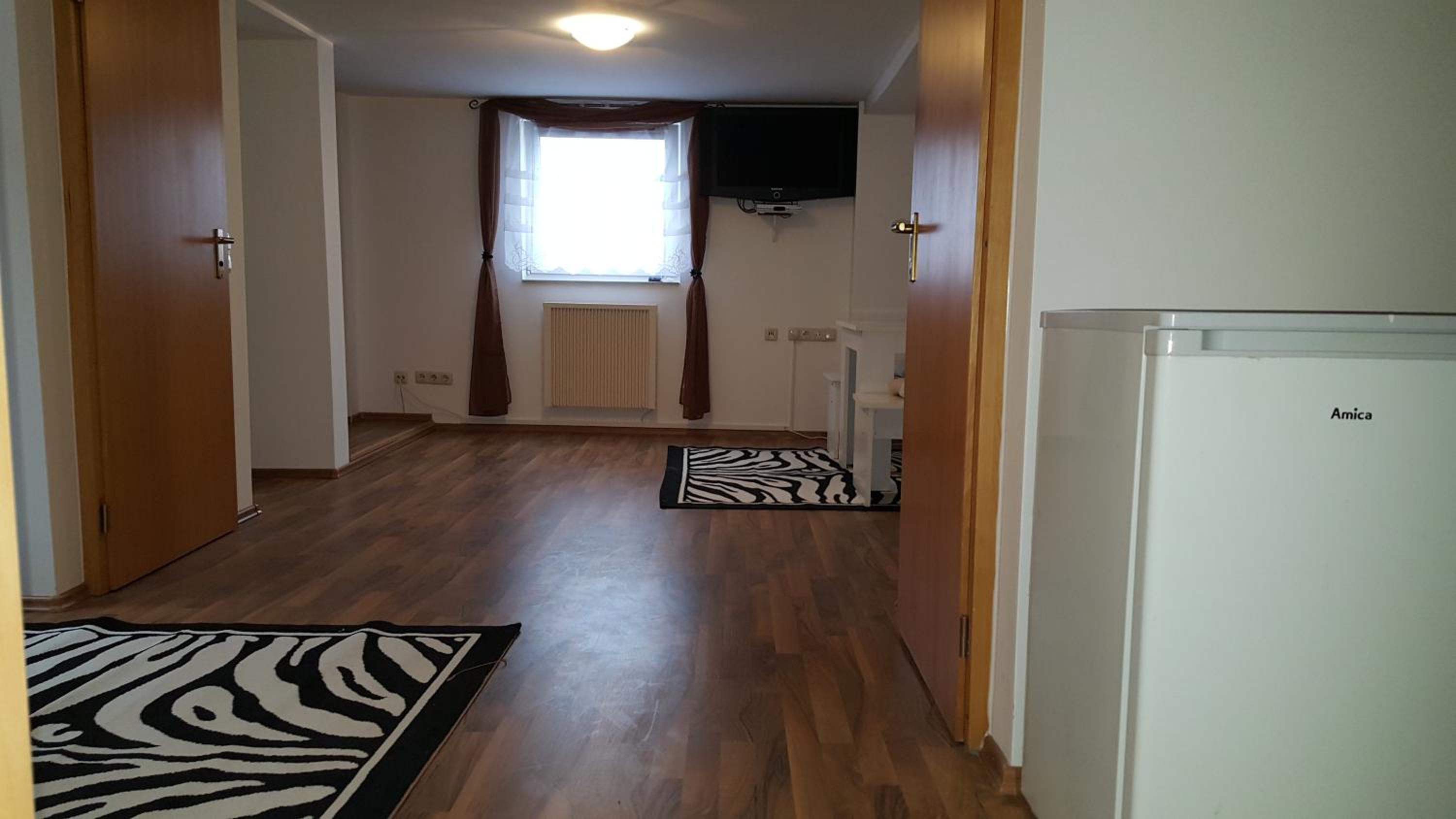 Apartment With Shared Bathroom photo 1