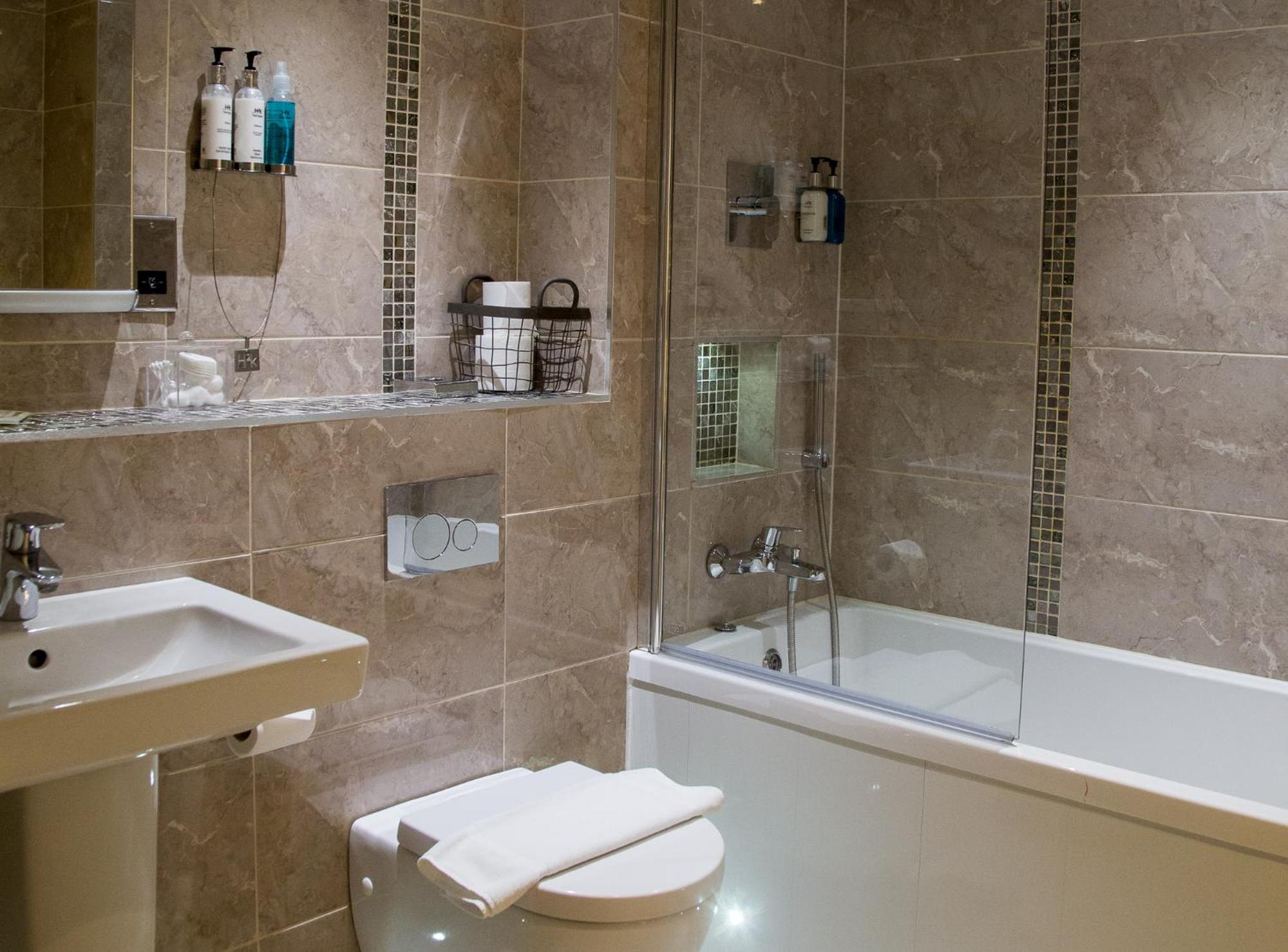 Deluxe King or Twin Room - Photo 5