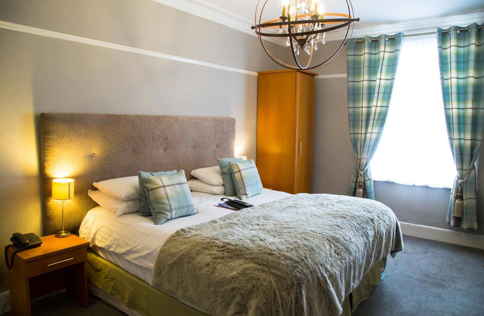 Deluxe King or Twin Room - Photo 7