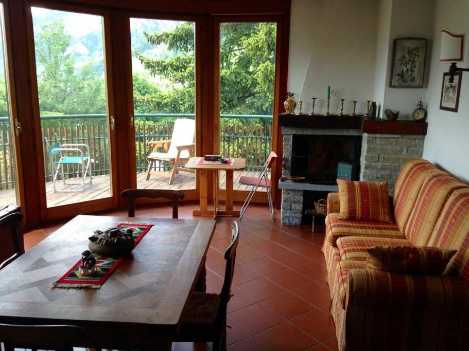 Apartment with Mountain View