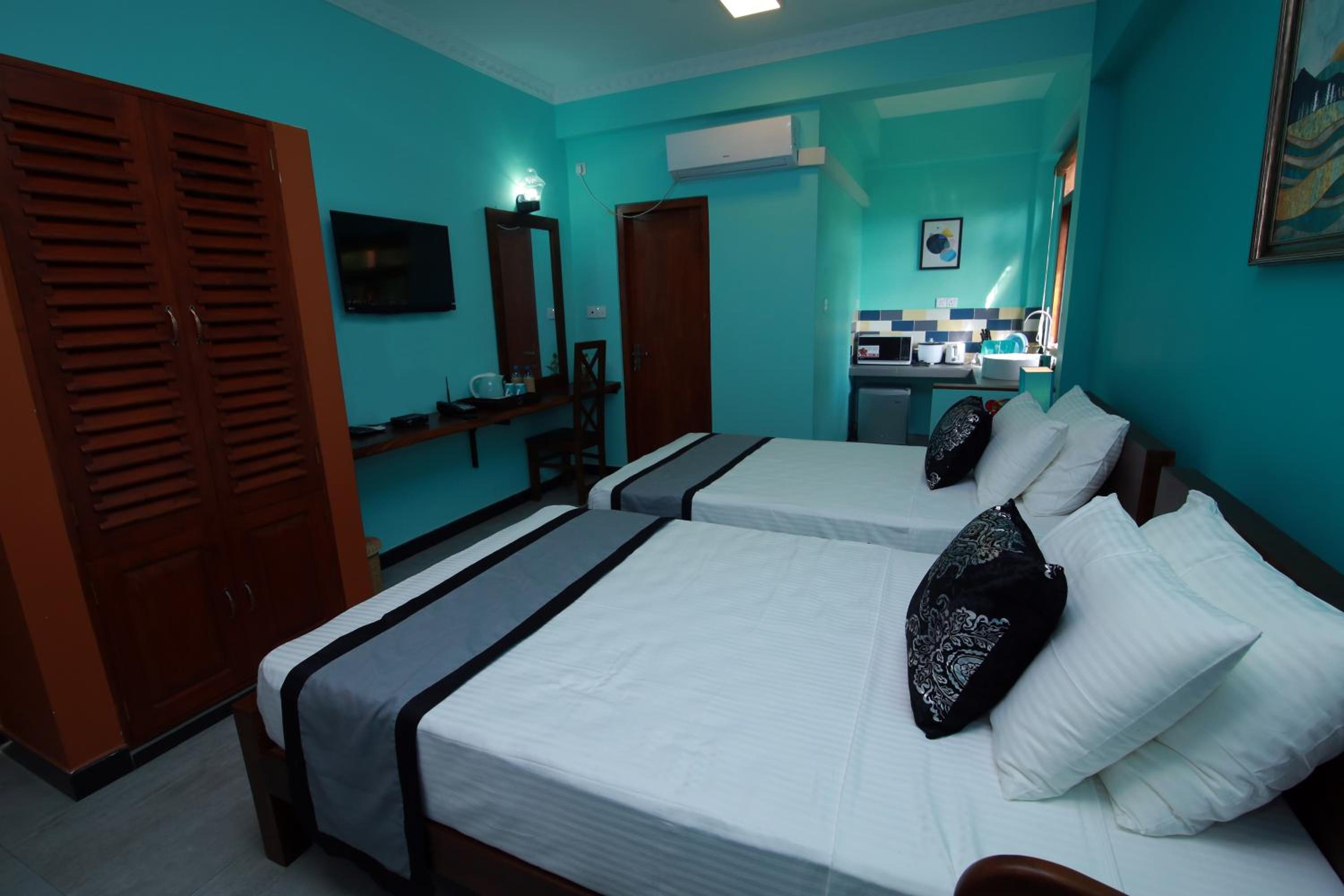 Deluxe Double Room with Balcony photo 3