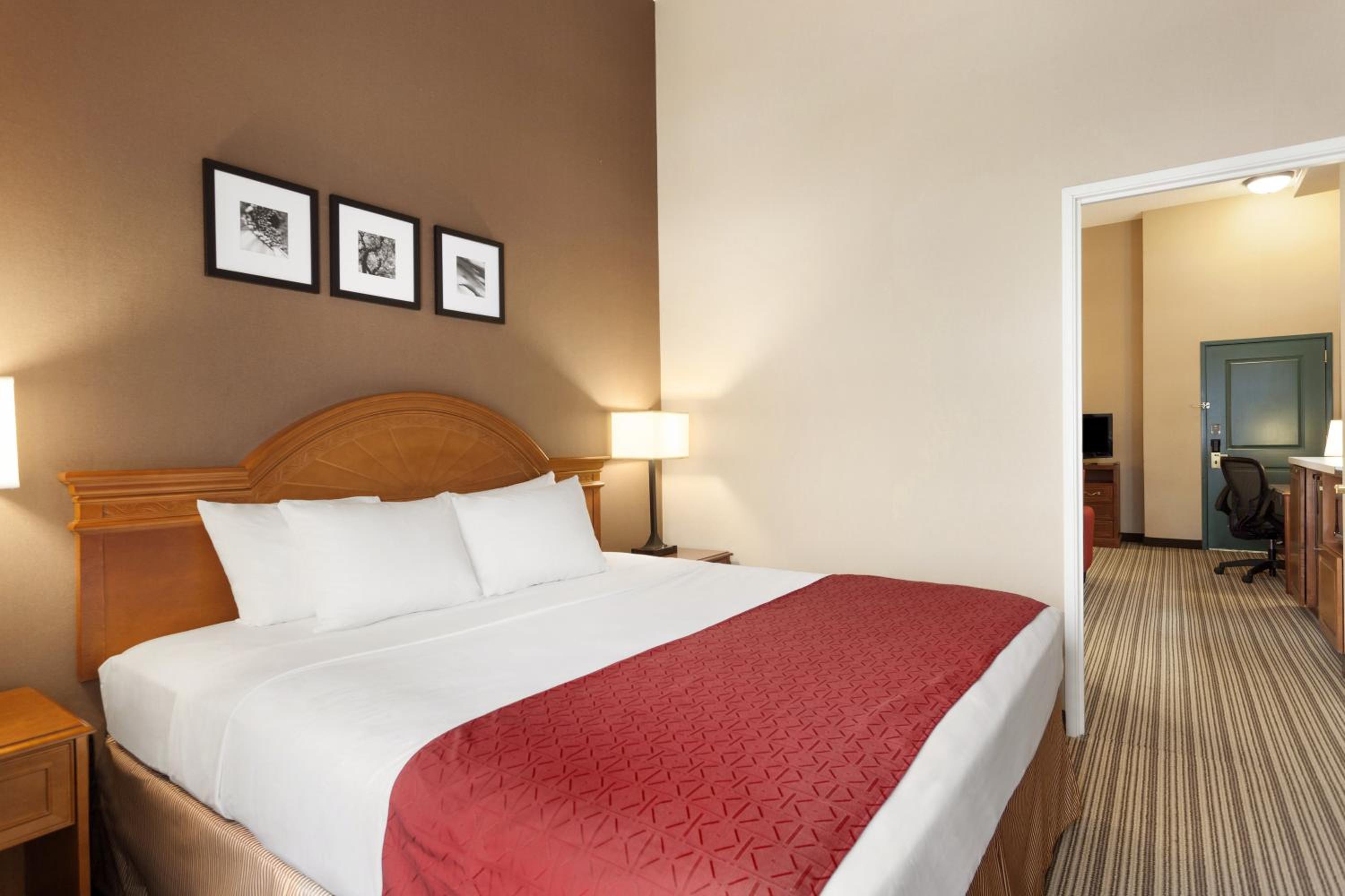 King Room - Disability Access/Non-Smoking - Photo 4