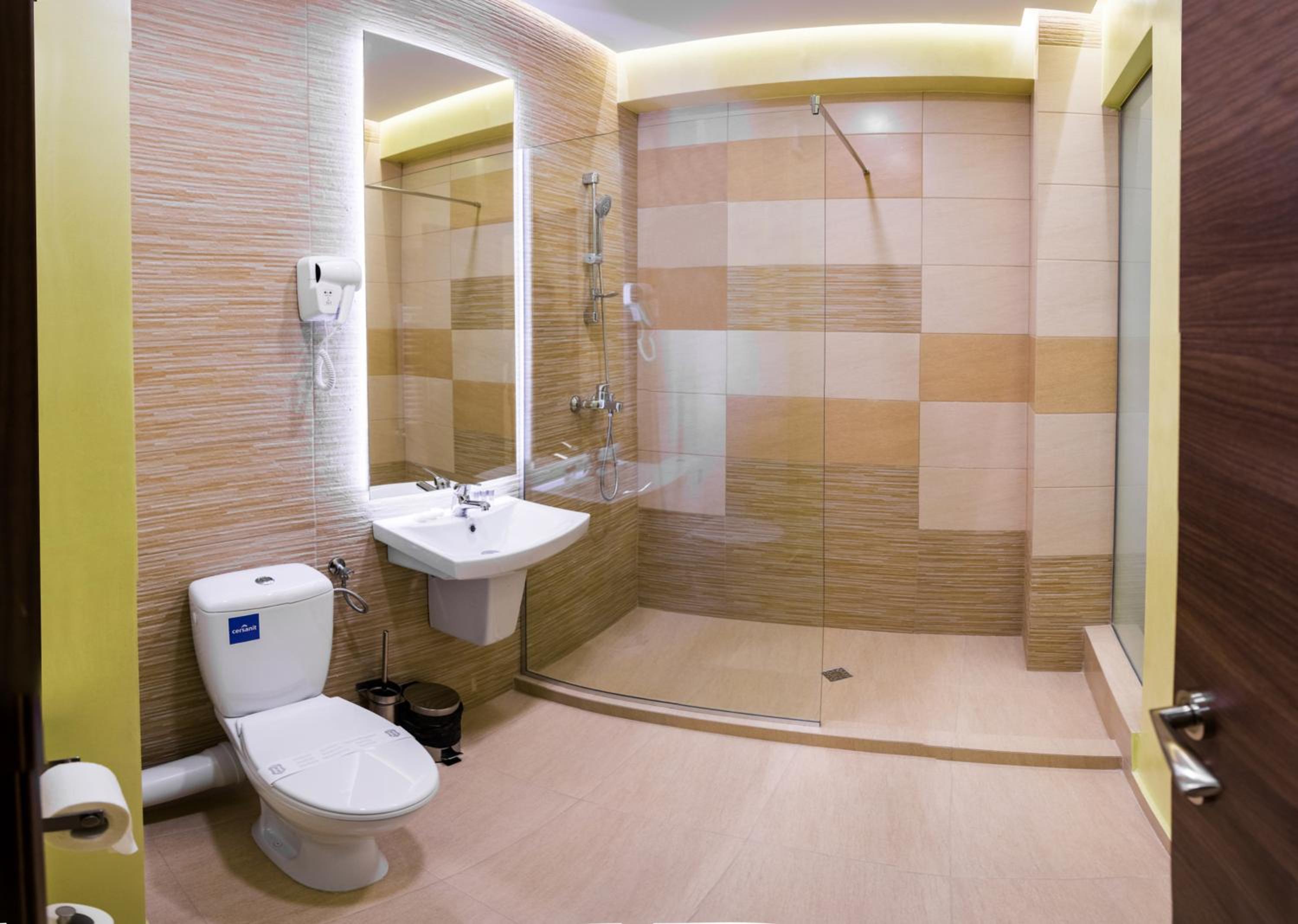 Deluxe Triple Room photo 3