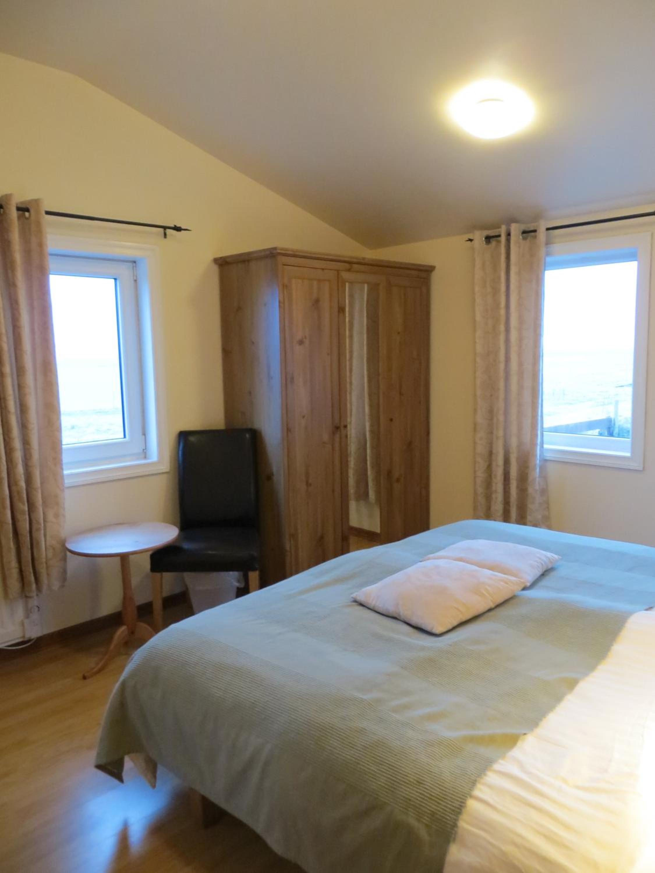 Double or Twin Room with Private Bathroom - Photo 6
