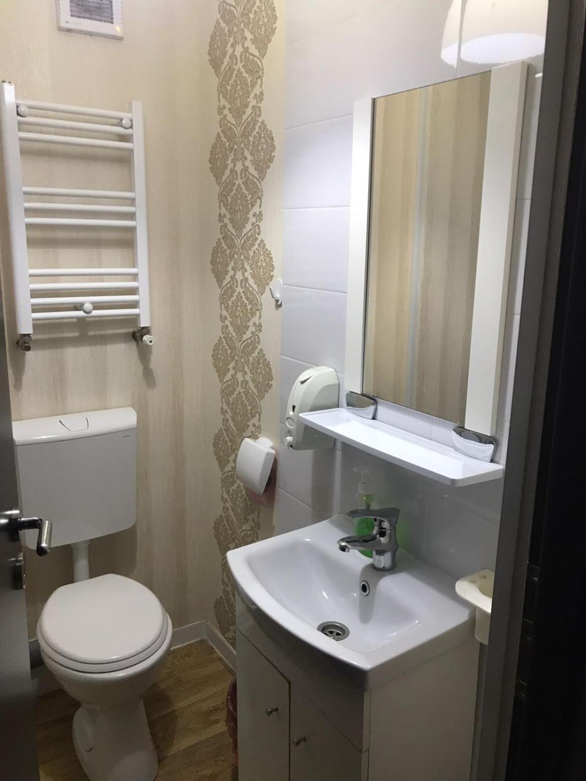 Triple Room with Private Bathroom - Photo 2