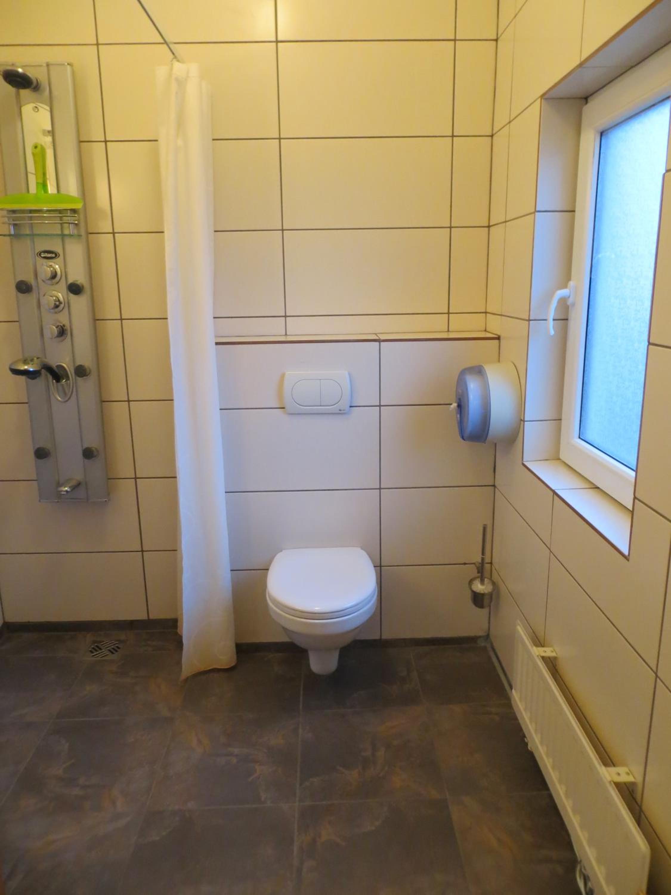 Double or Twin Room with Private Bathroom - Photo 2