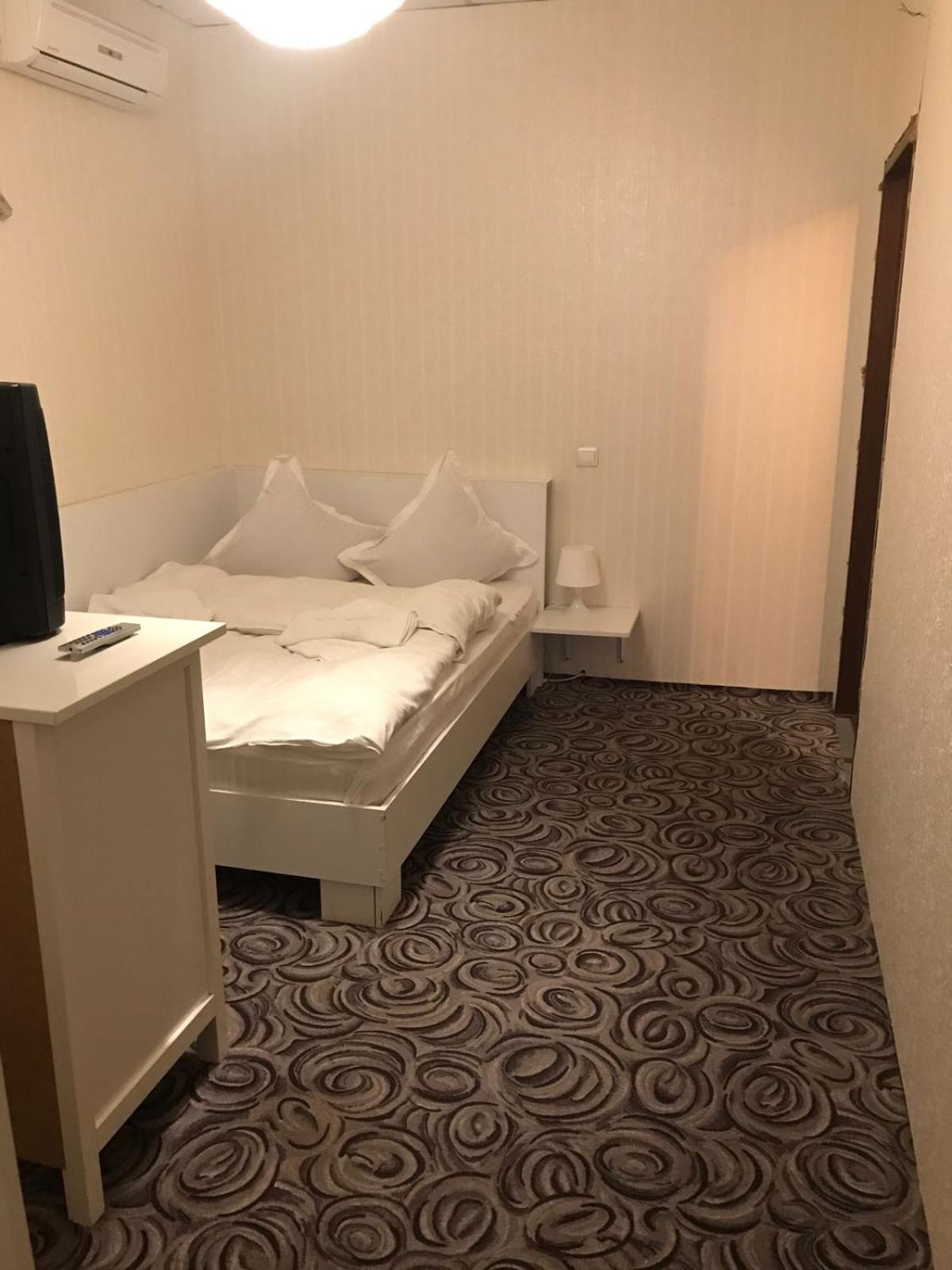 Double Room with Private Bathroom - Photo 2