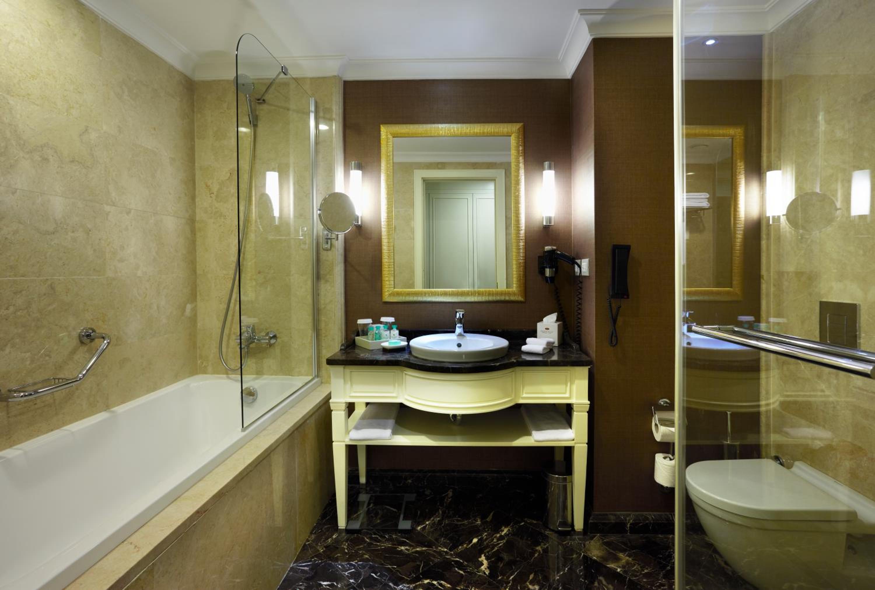 Standard King Room - Lounge Access photo 3