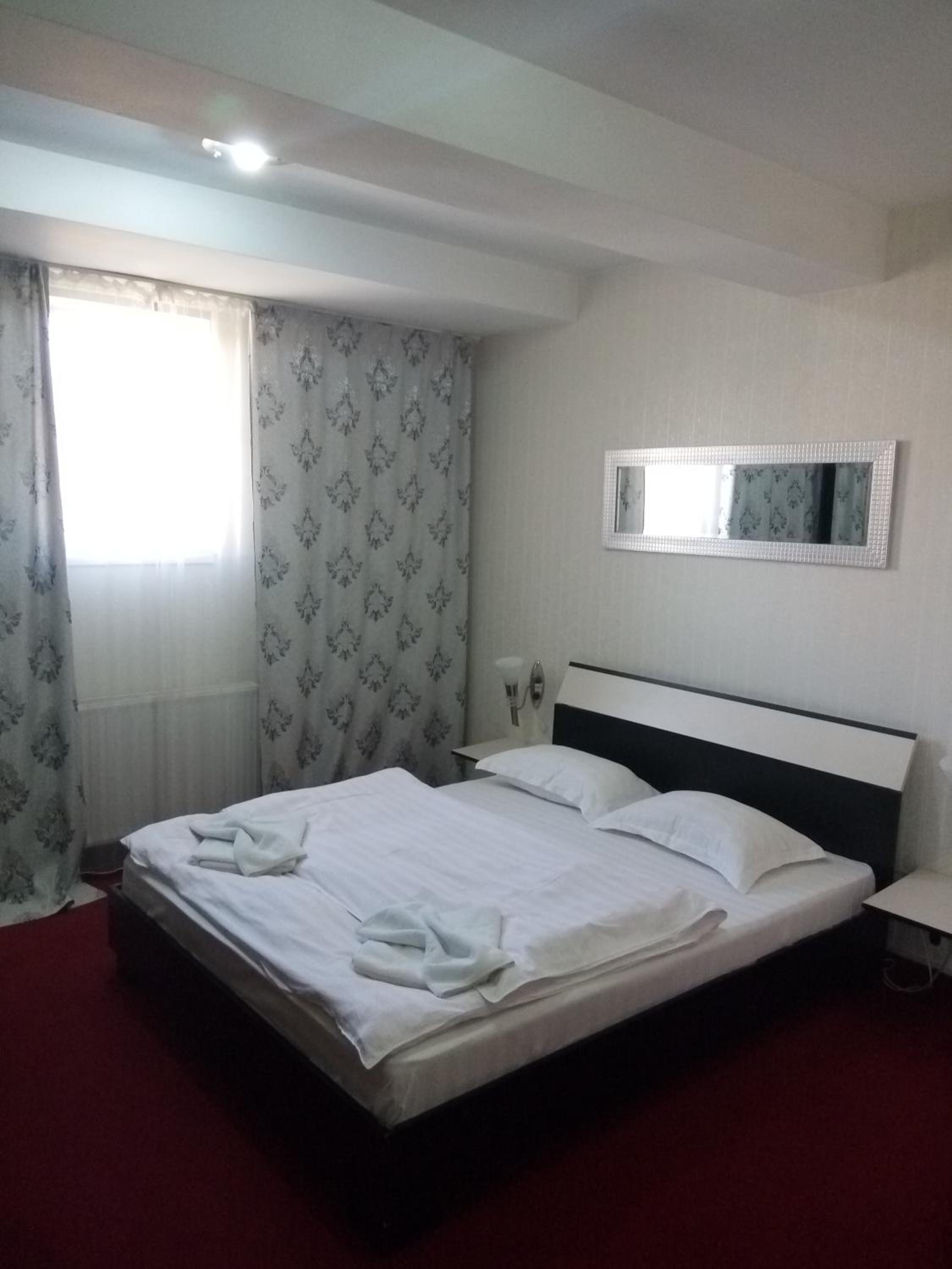 Double Room with Private Bathroom - Photo 3