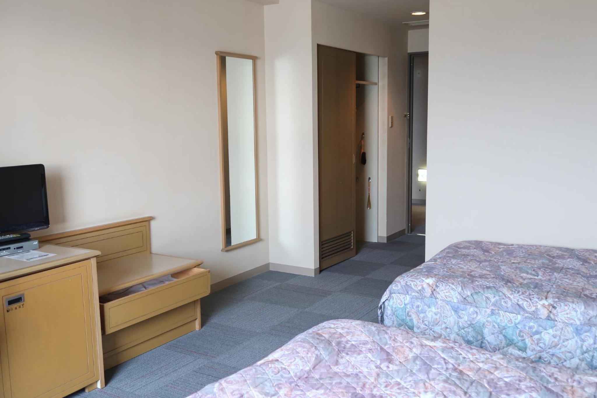 Twin Room - Non-Smoking - Photo 13